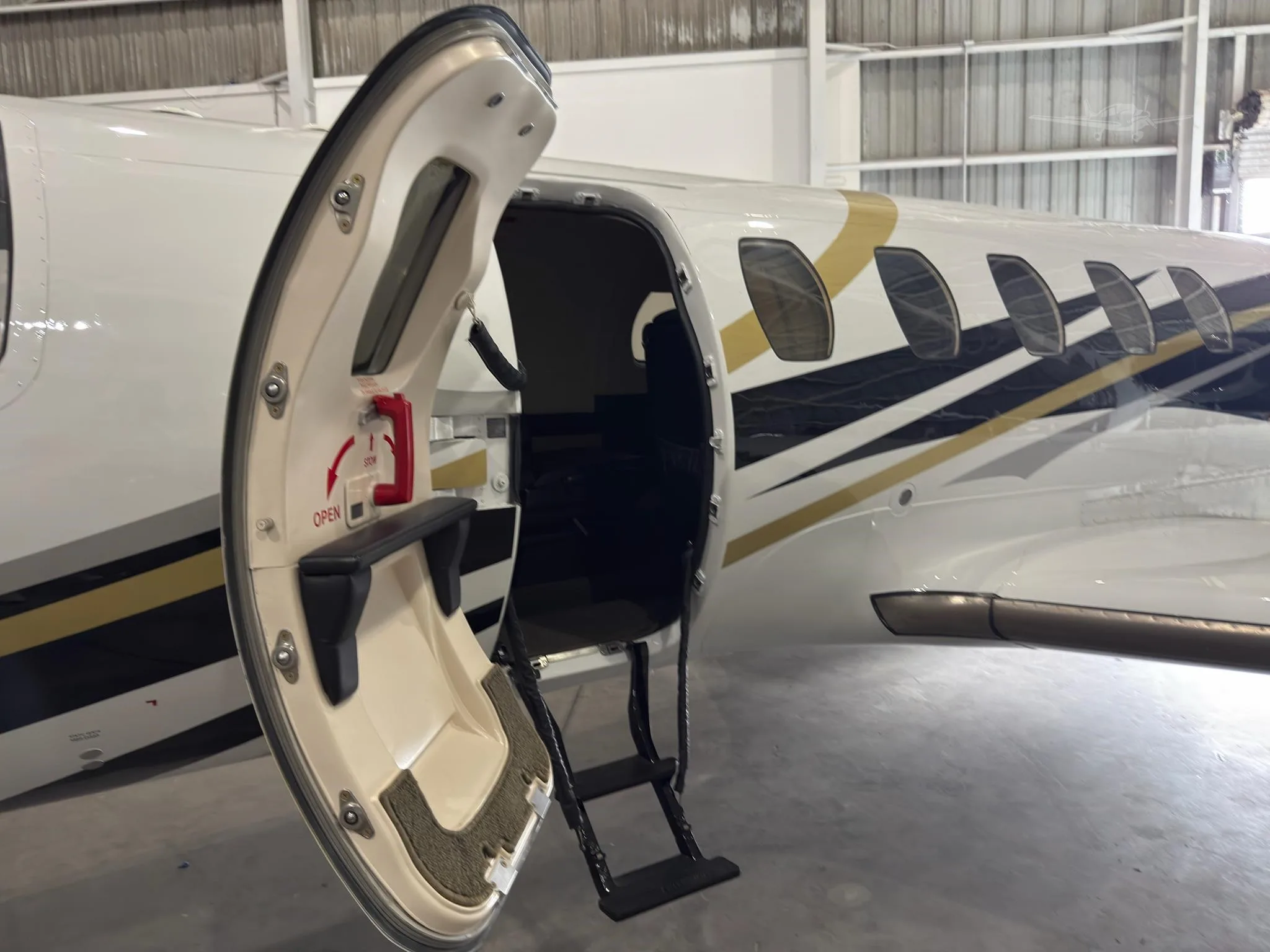 Cabin interior of a 1986 CESSNA CITATION SII.