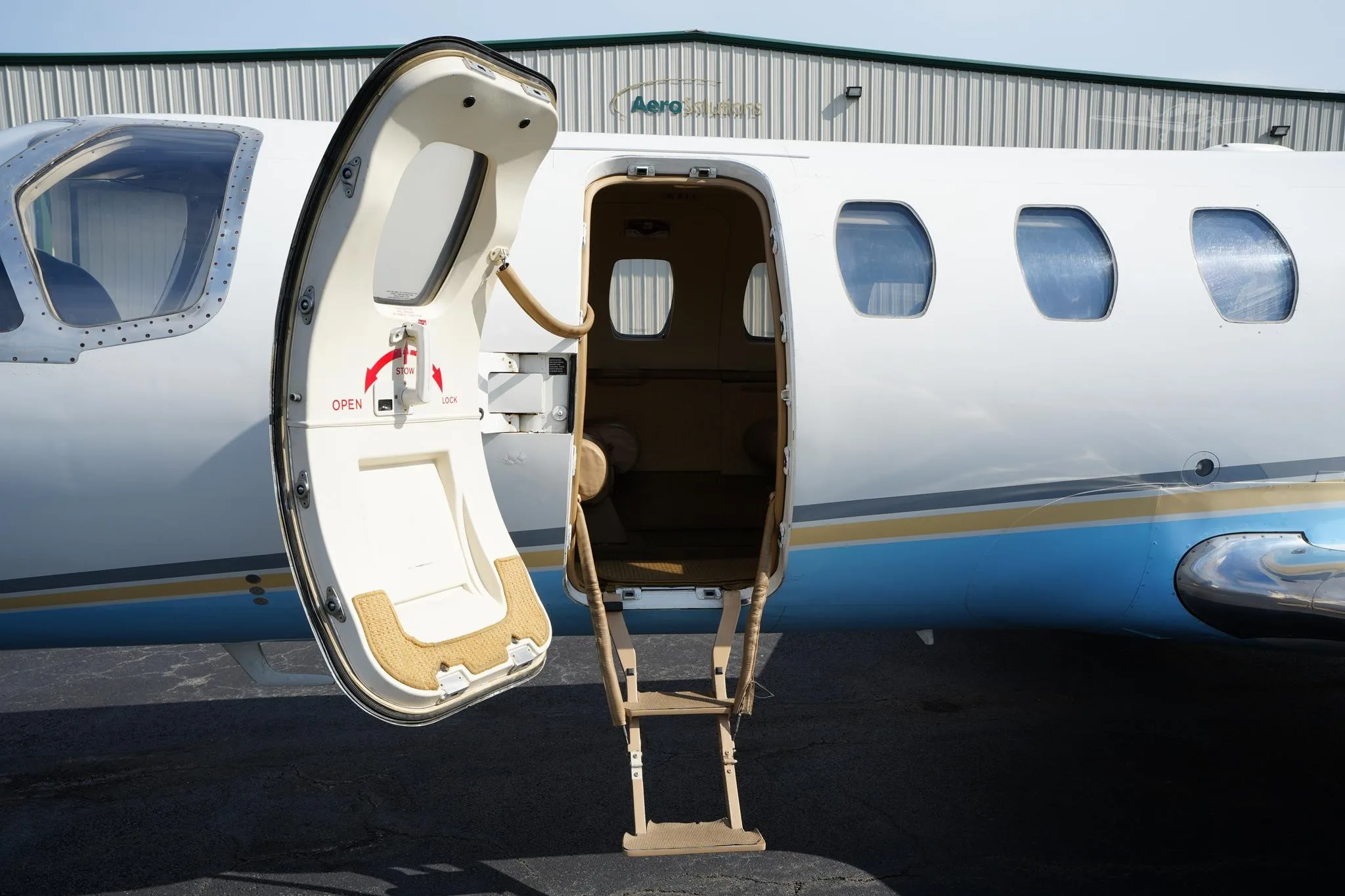 Exterior view of a 1995 CESSNA CITATION V ULTRA, N803SC.