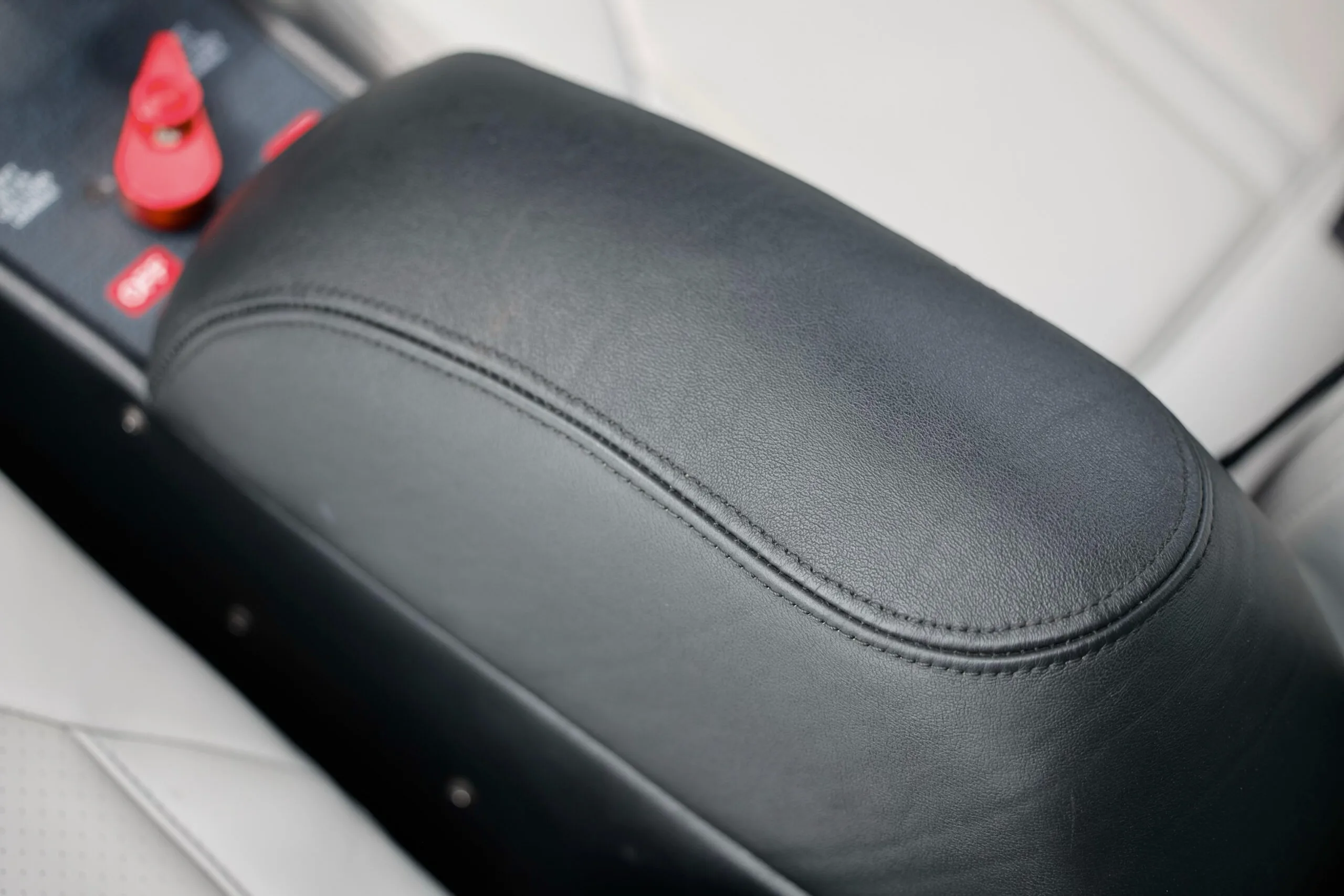 Cabin interior of a 2016 Cirrus SR22 G5.