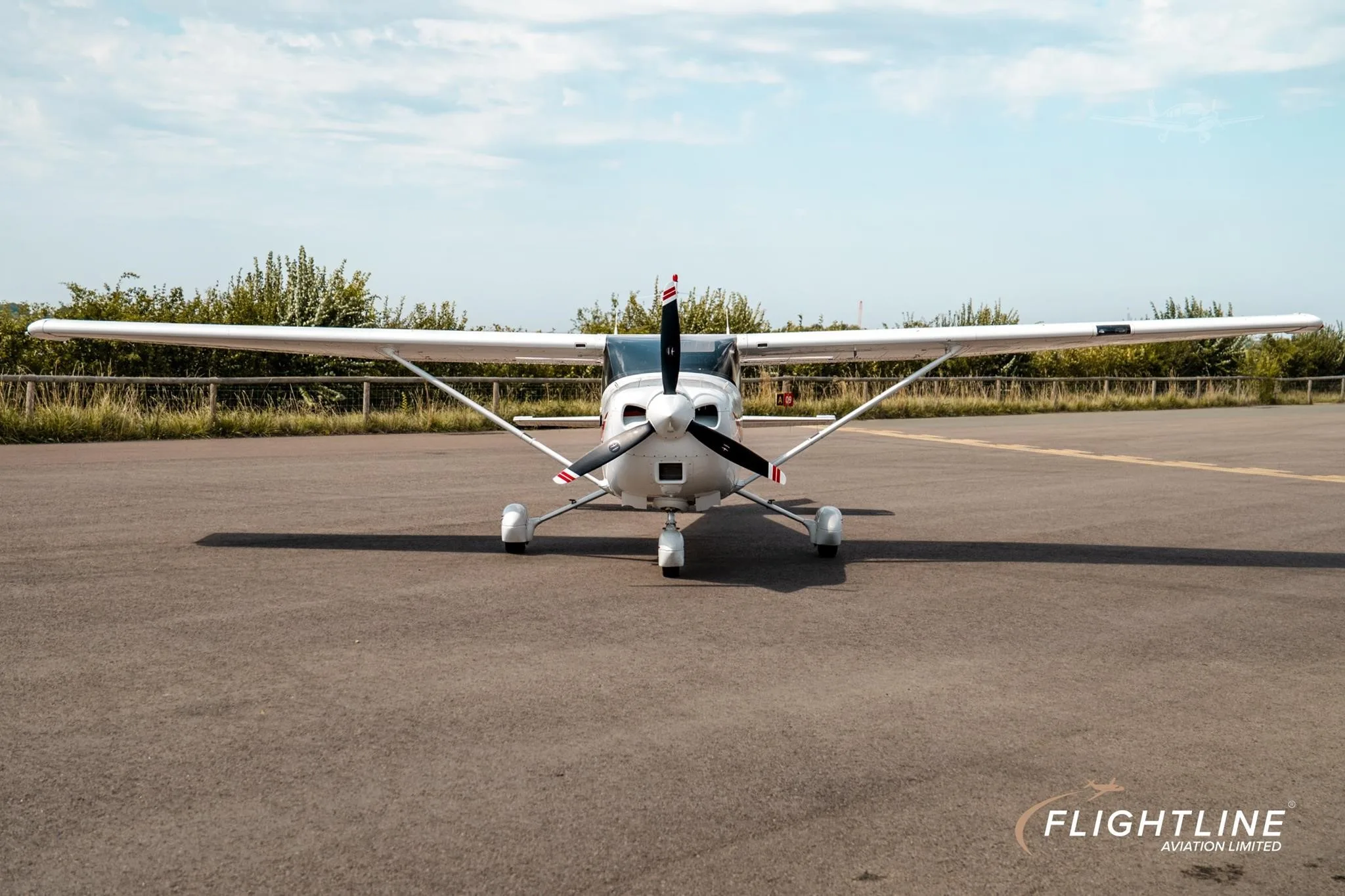 Exterior view of a 1999 CESSNA 182S SKYLANE, G-OBBO.