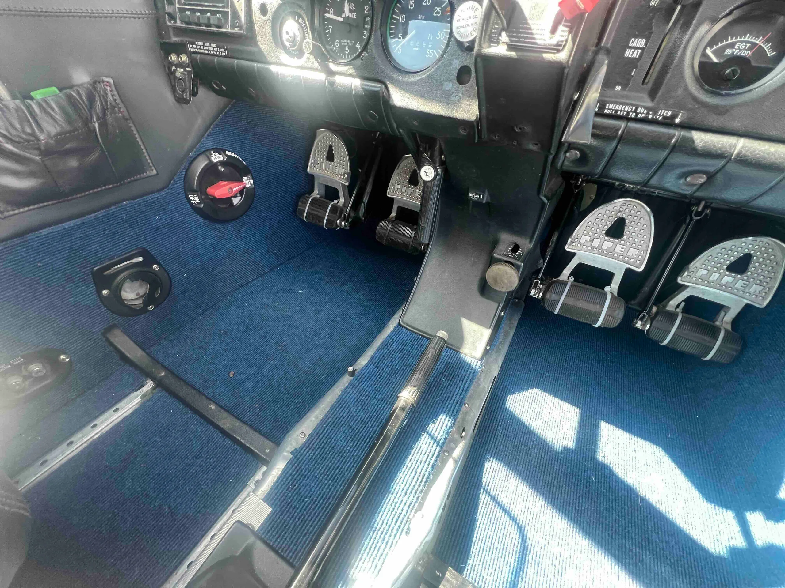 Cockpit and instrument panel of a 1984 Piper PA28-181 Archer II.