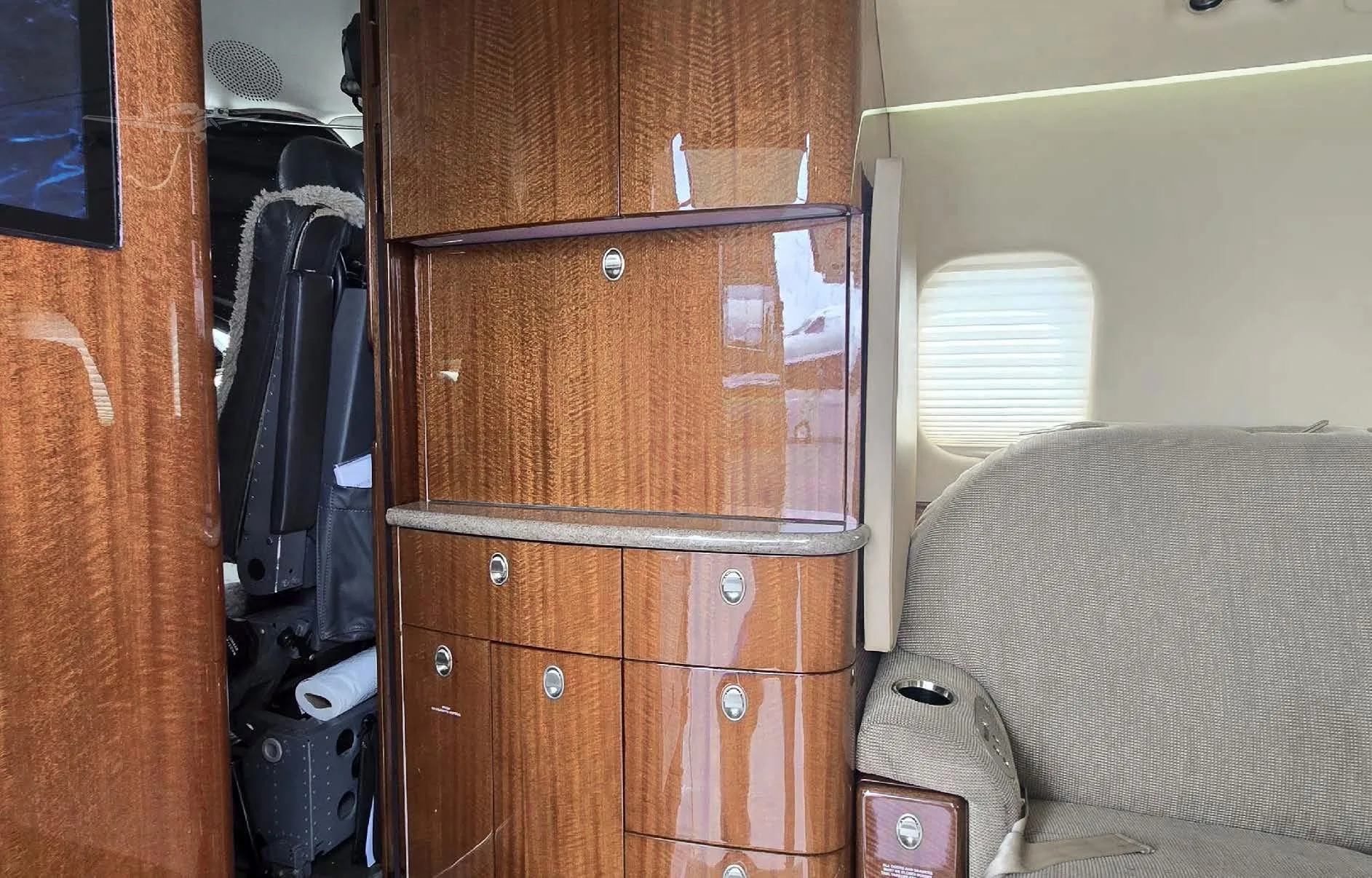 Cabin interior of a 2007 LEARJET 60SE.