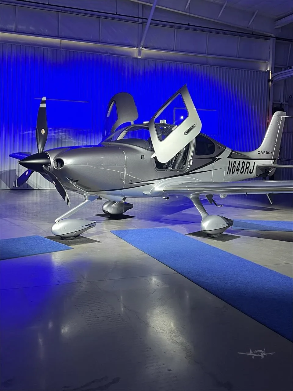 Exterior view of a 2023 CIRRUS SR22-G6 TURBO, N648RJ.