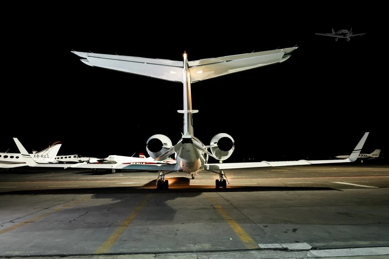 Exterior view of a 1996 LEARJET 31A.