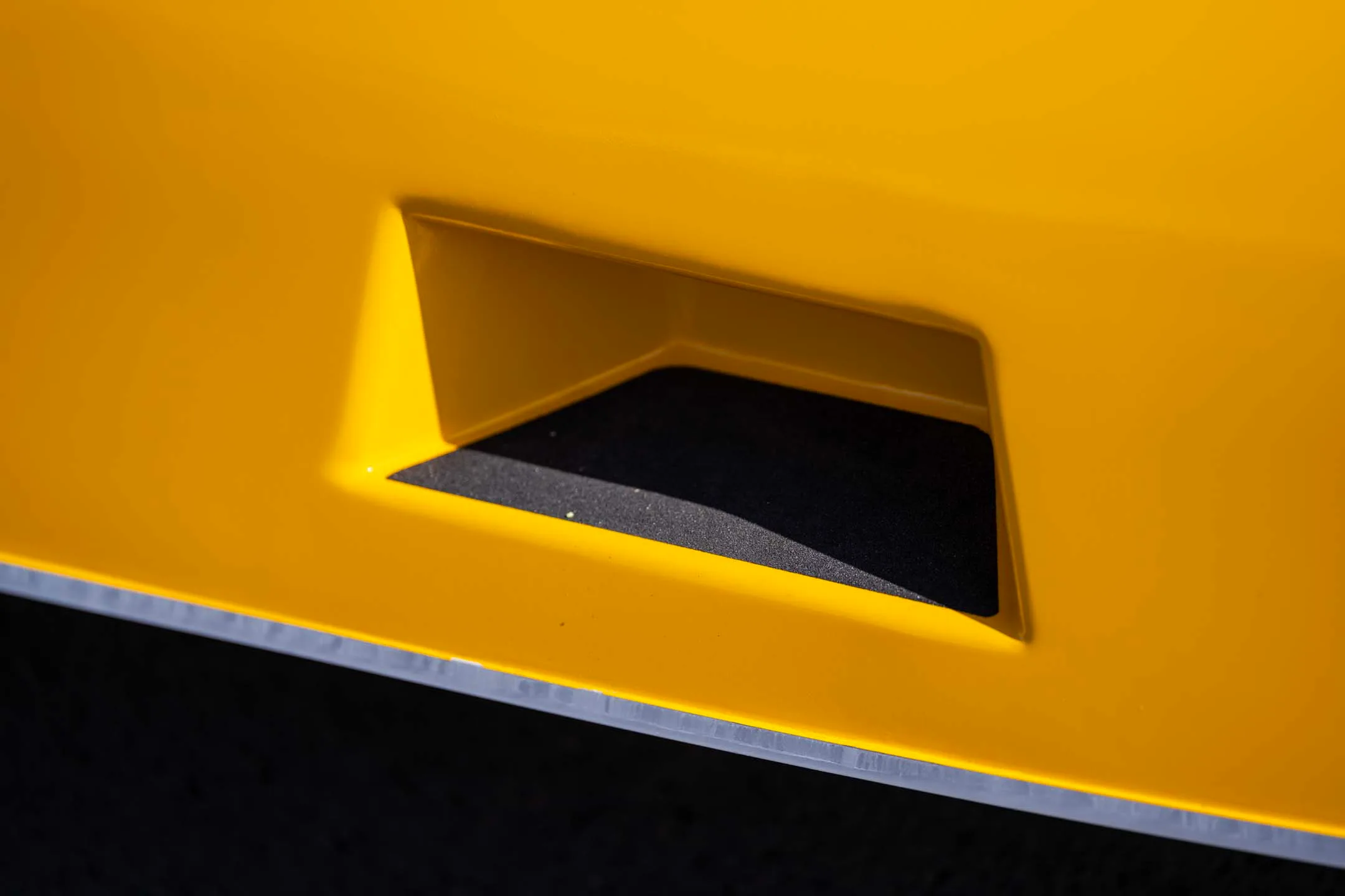 Engine detail of a 2019 CubCrafters EX-3 on Clamar Amphib Floats - CubCrafters.