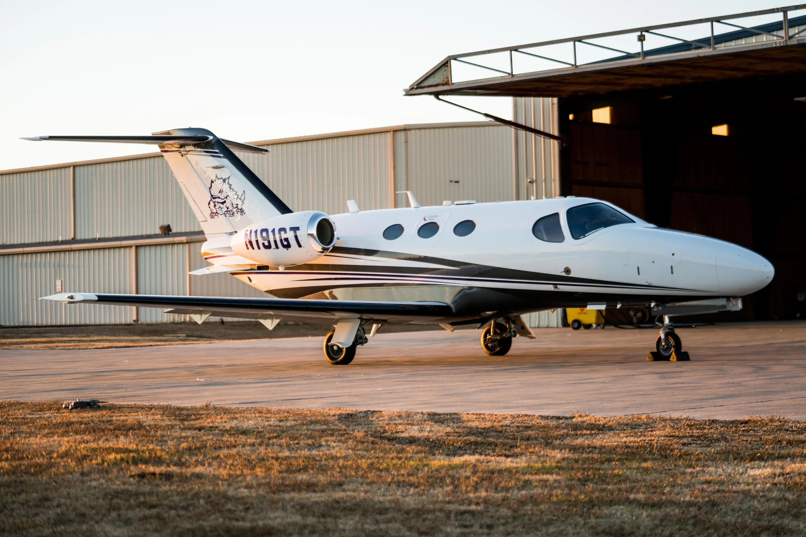 Exterior view of a 2007 Cessna Citation Mustang 510-0020, N24329.