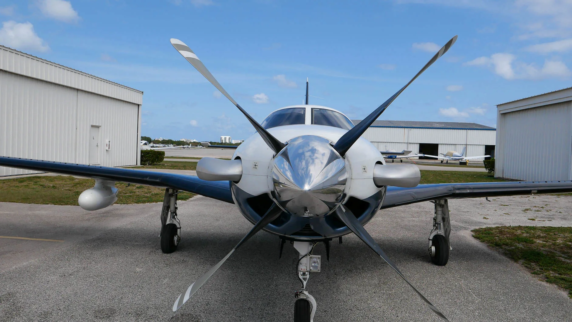 Exterior view of a 2008 Piper PA-46-500TP M500 Meridian.