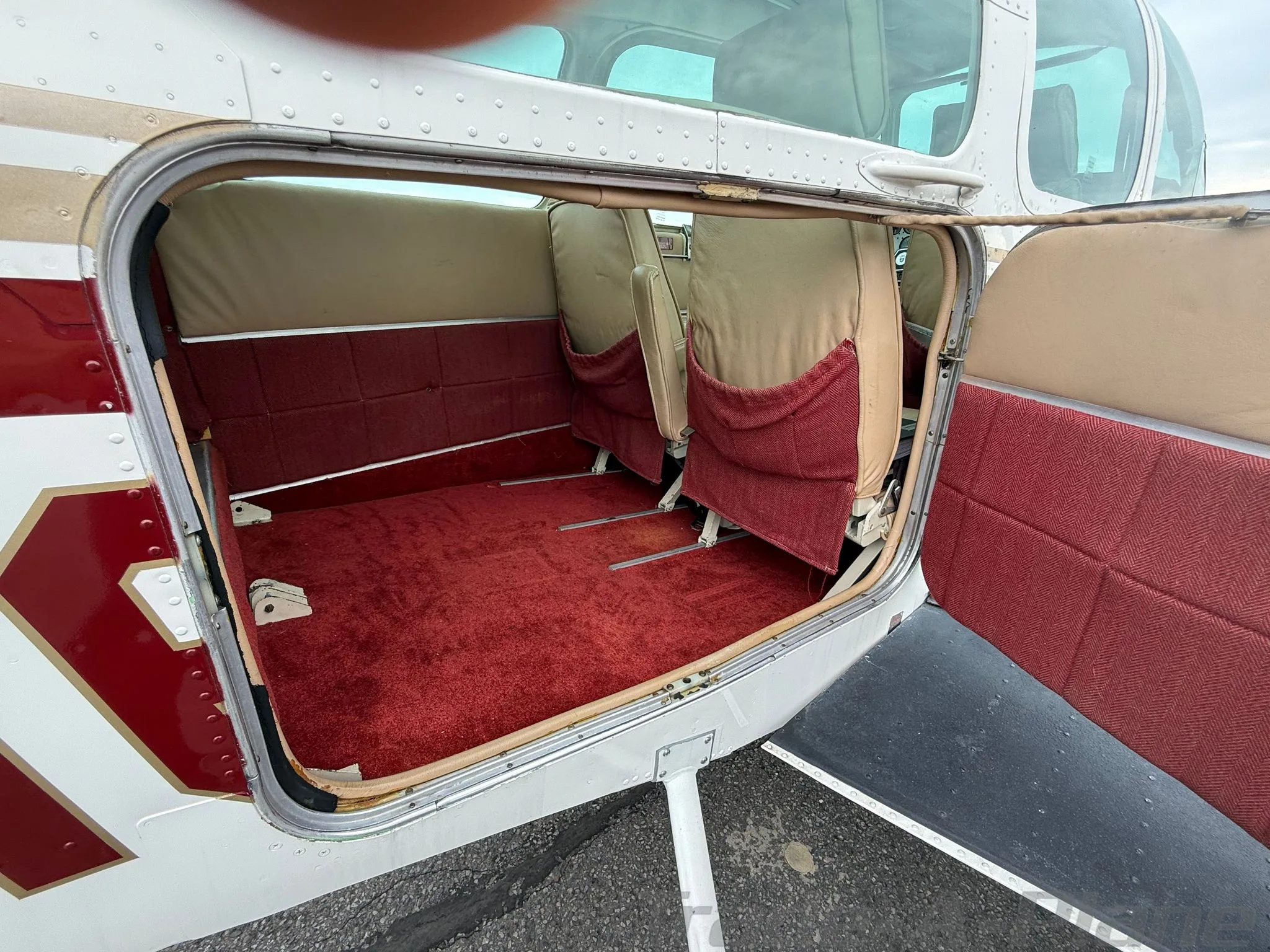 Exterior view of a 1968 BEECHCRAFT 55 BARON, N1116T.