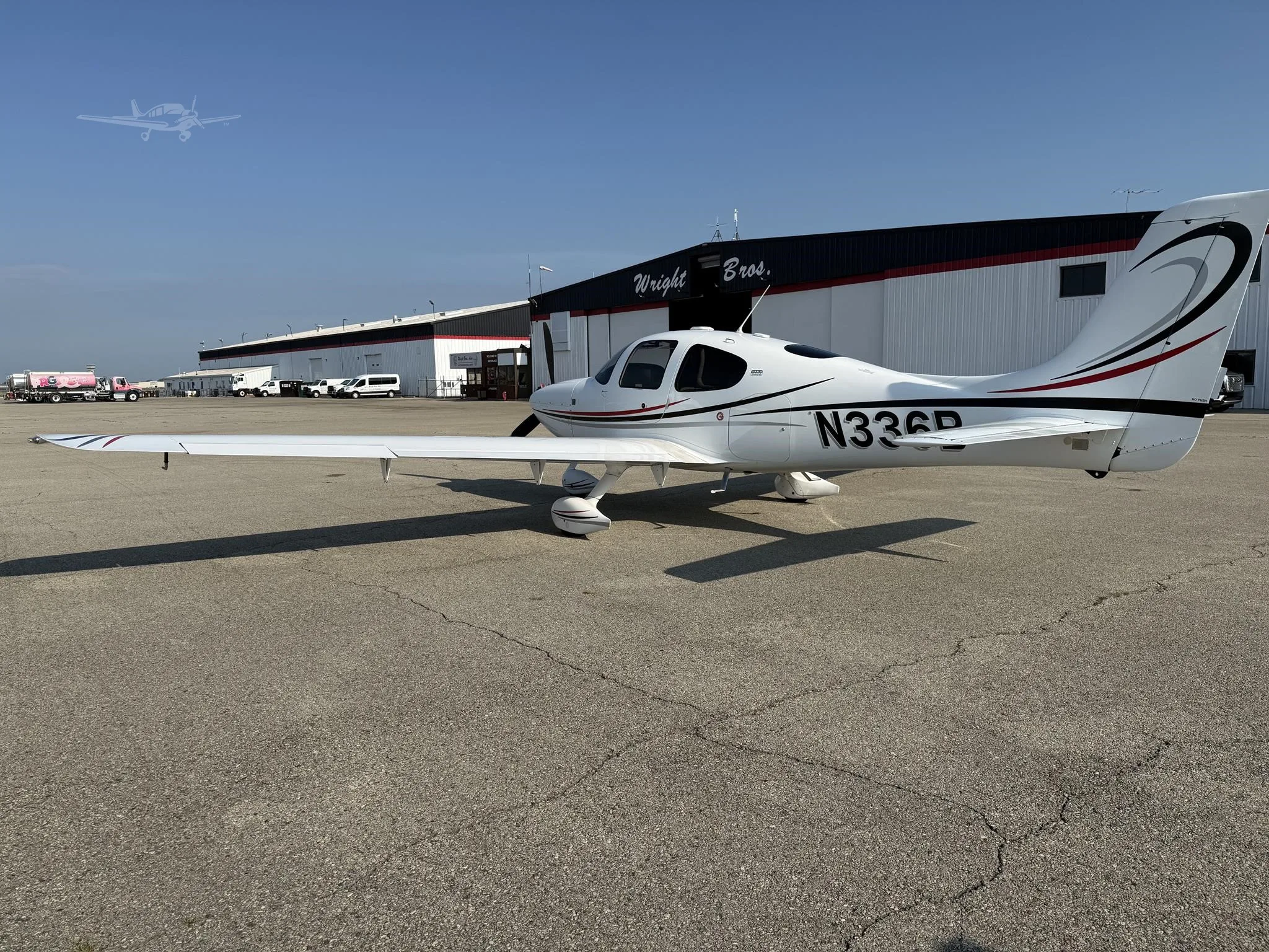 Exterior view of a 2006 CIRRUS SR22-G2, N336B.