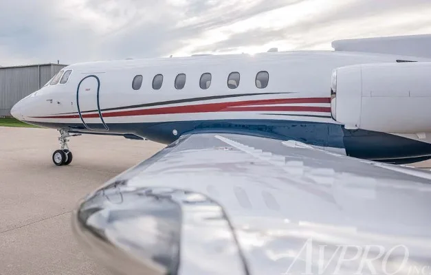 Exterior view of a 2006 Hawker 850XP, N956CA.