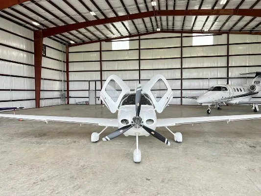 Exterior view of a 2005 Cirrus SR22-G2, N248G.