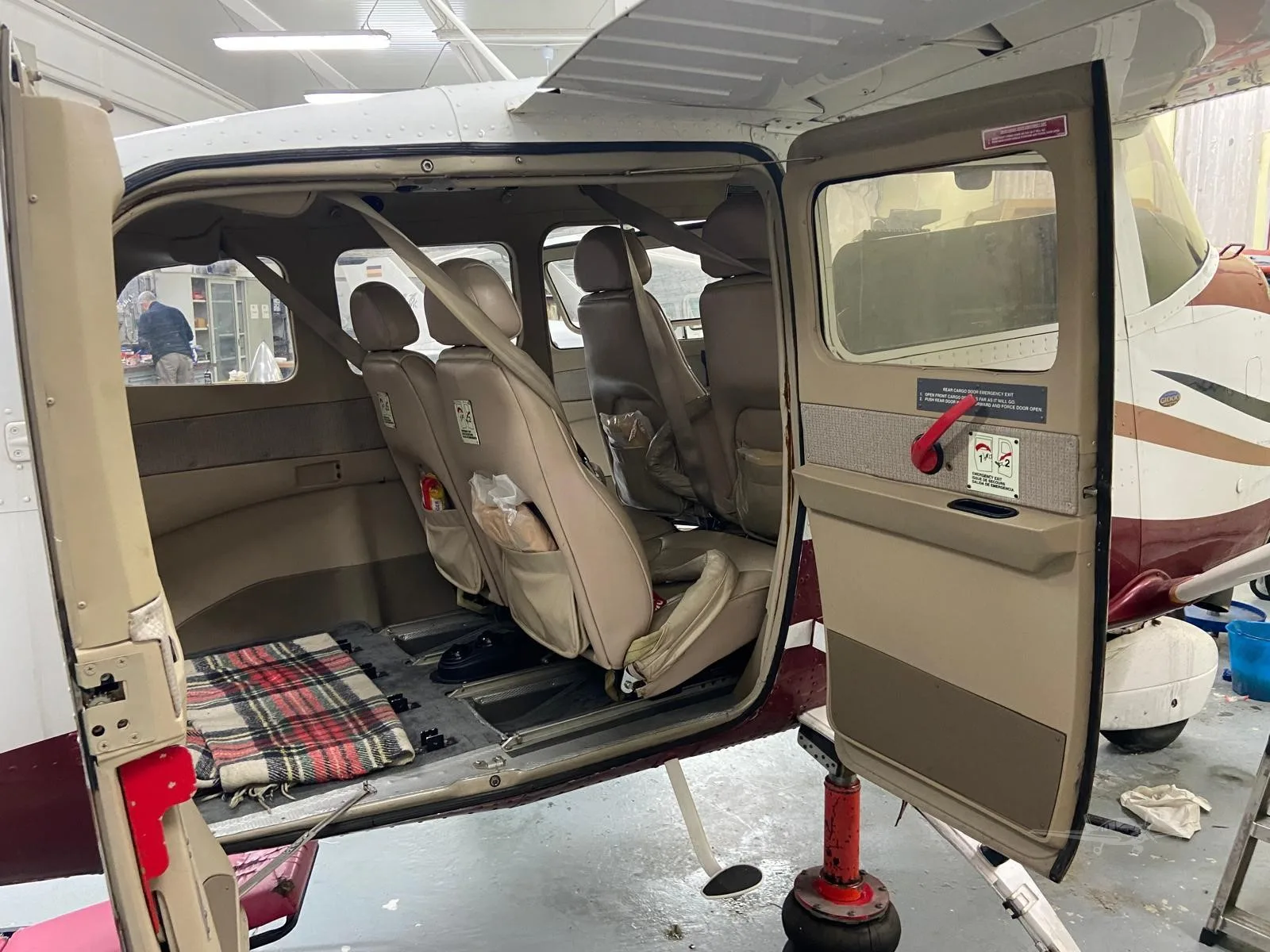 Exterior view of a 2006 CESSNA TURBO 206H STATIONAIR, 9H-DHC.