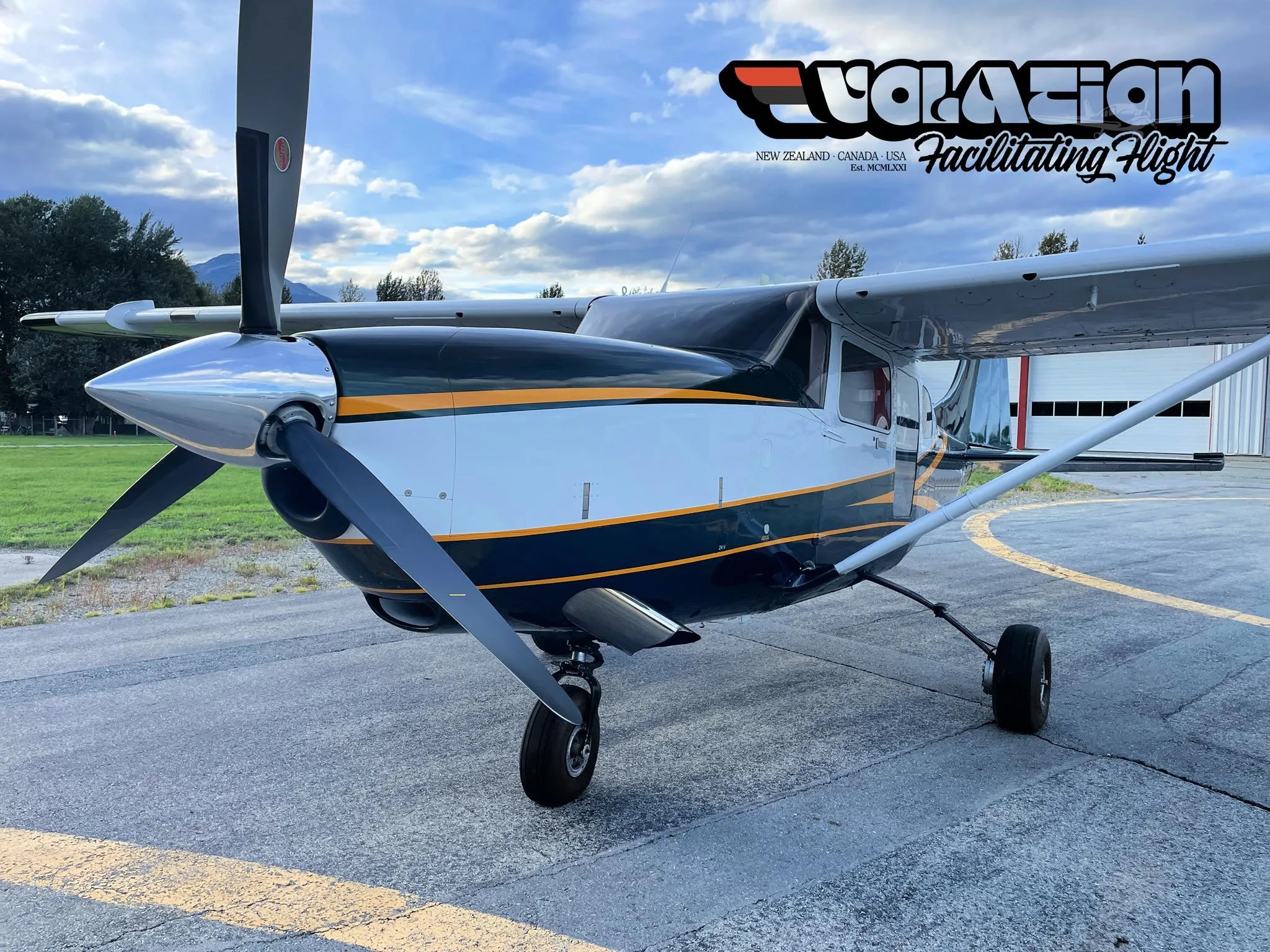 Exterior view of a 1998 CESSNA TURBO 206H STATIONAIR.