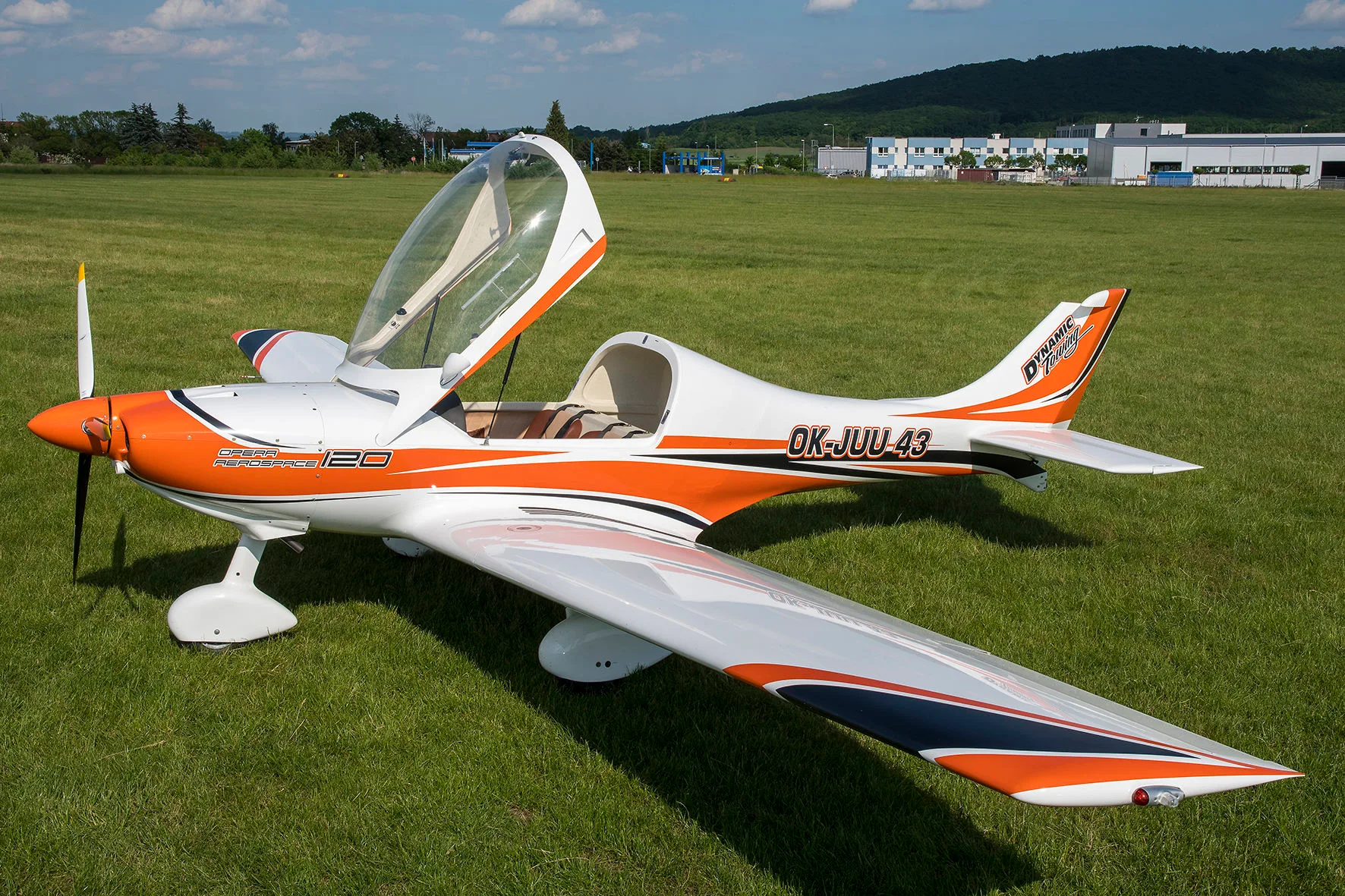 Marketing image of a 2004 Aerospool WT9 Dynamic Club.