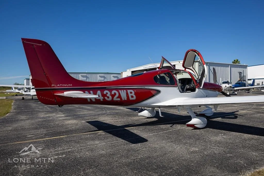 Exterior view of a 2022 CIRRUS SR20-G6, N432WB.