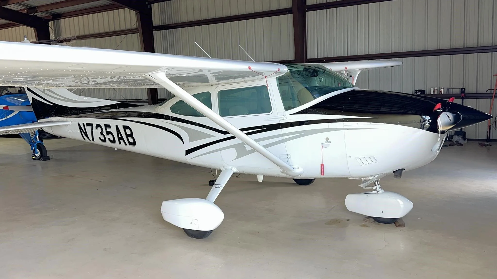 Cabin interior of a 1977 Cessna 182Q Skylane.