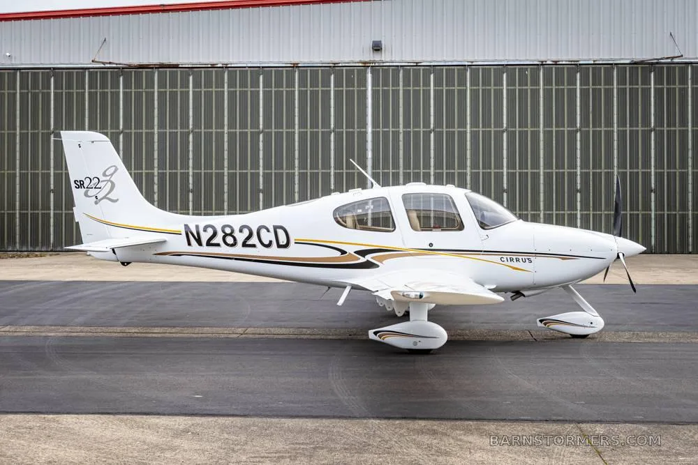 Exterior view of a 2004 Cirrus SR22-G2.