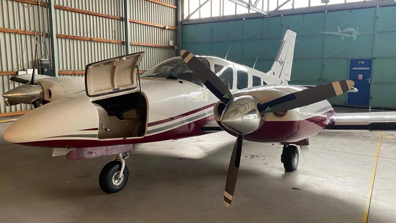 Exterior view of a 1984 PIPER SENECA III, OK-MMG.
