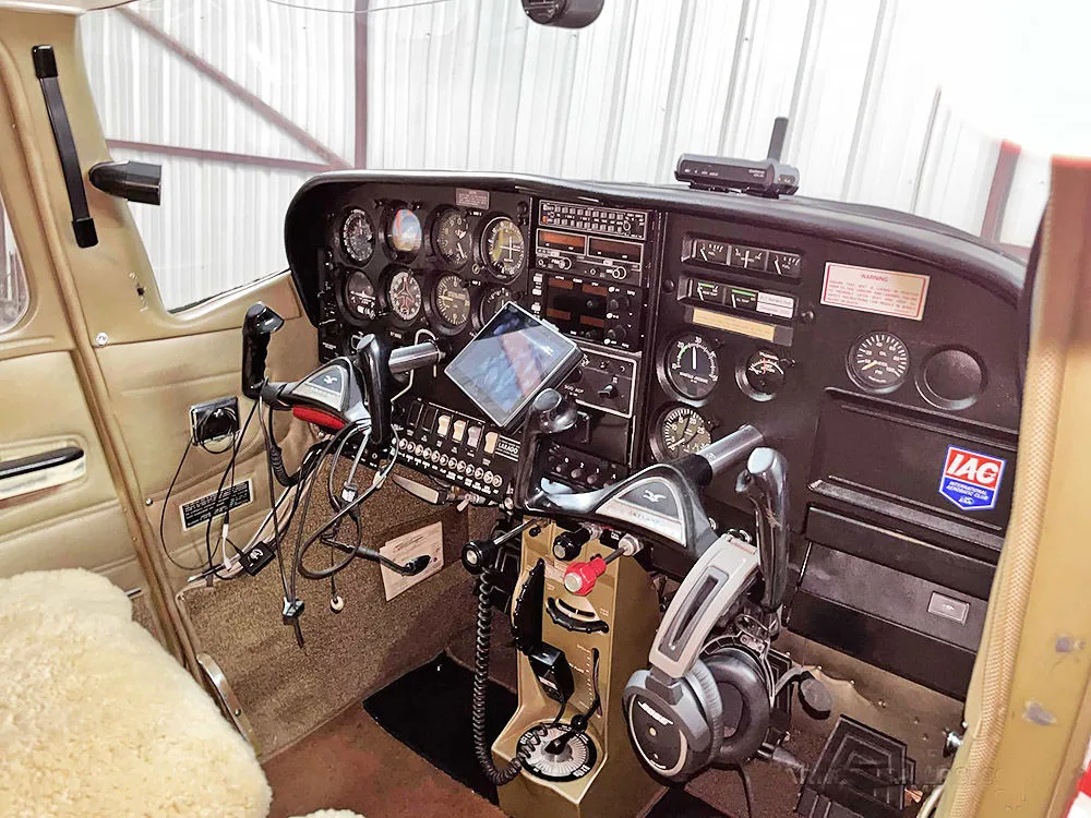 Cockpit and instrument panel of a 1969 Cessna 182M Skylane.