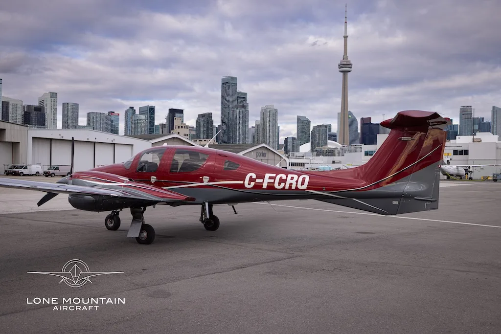 Exterior view of a 2021 Diamond DA62, N262LM.