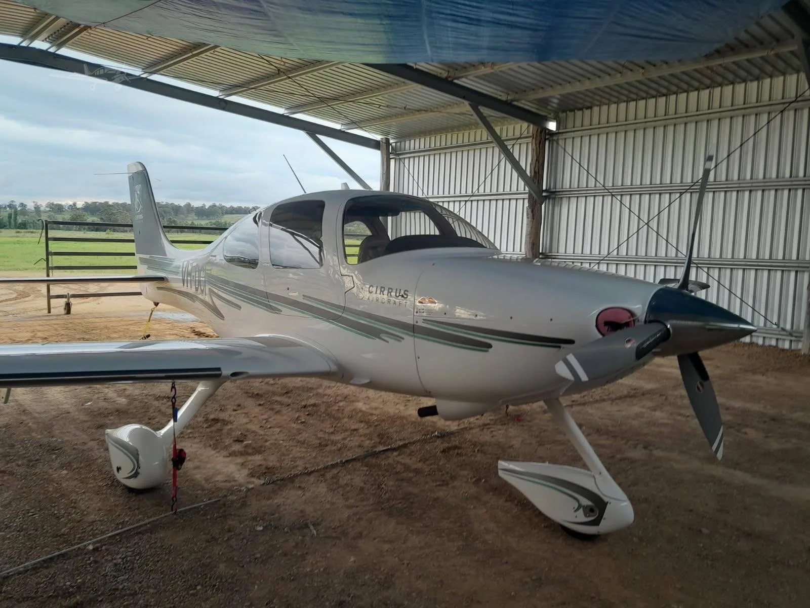 Exterior view of a 2002 CIRRUS SR22, VH-DCI.