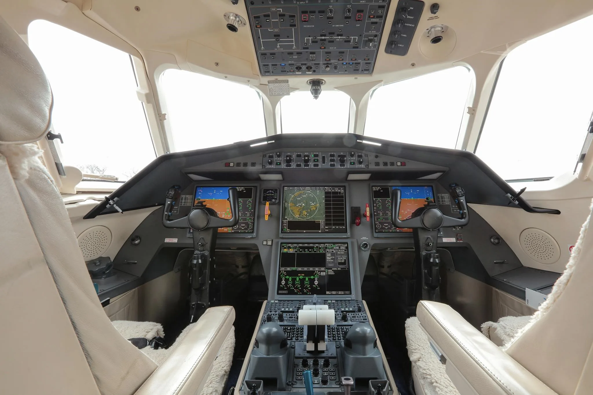 Cockpit and instrument panel of a 2008 DASSAULT FALCON 2000LX.