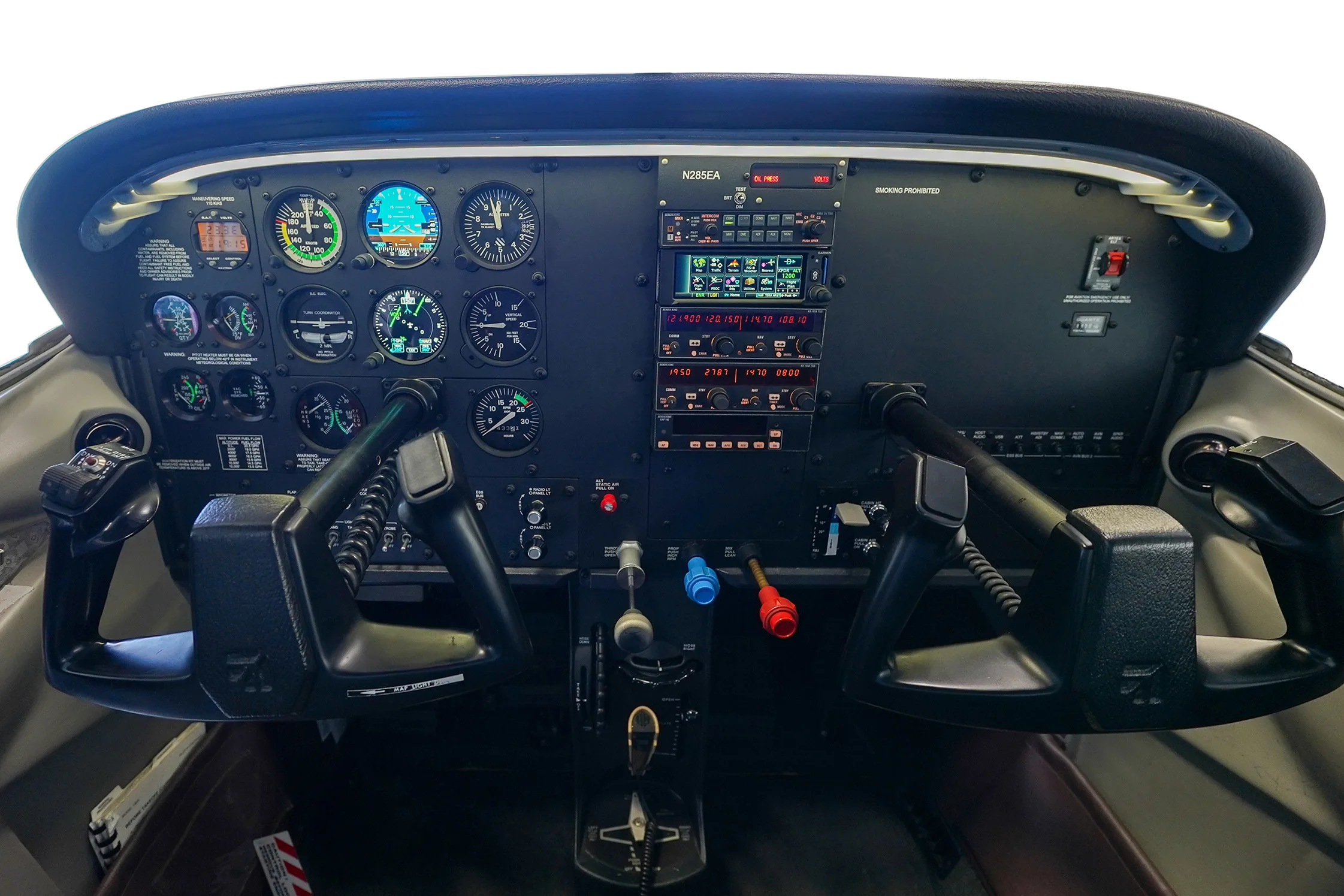 Cockpit and instrument panel of a 1999 Cessna 182S SKYLANE.