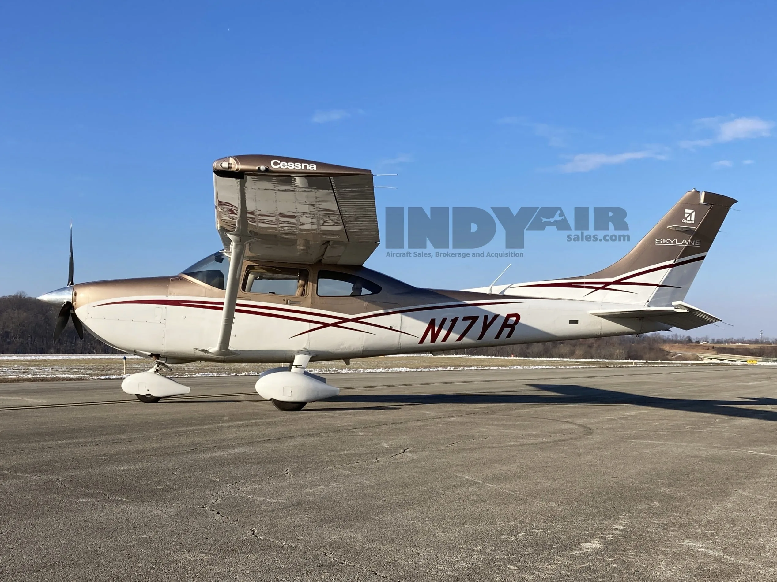 Exterior view of a 2016 Cessna 182T, N17YR.