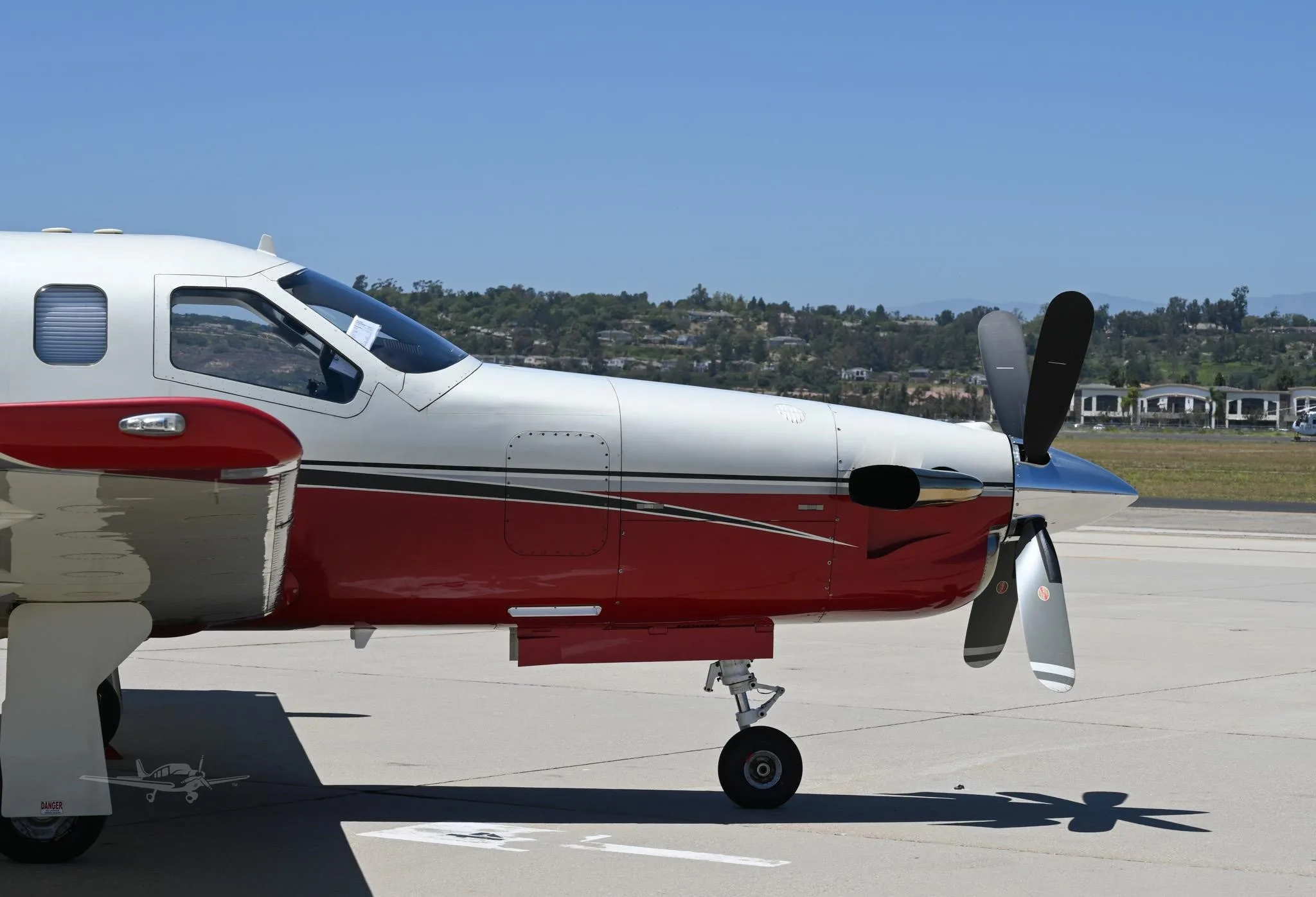 Exterior view of a 2002 DAHER TBM 700B, N213RE.
