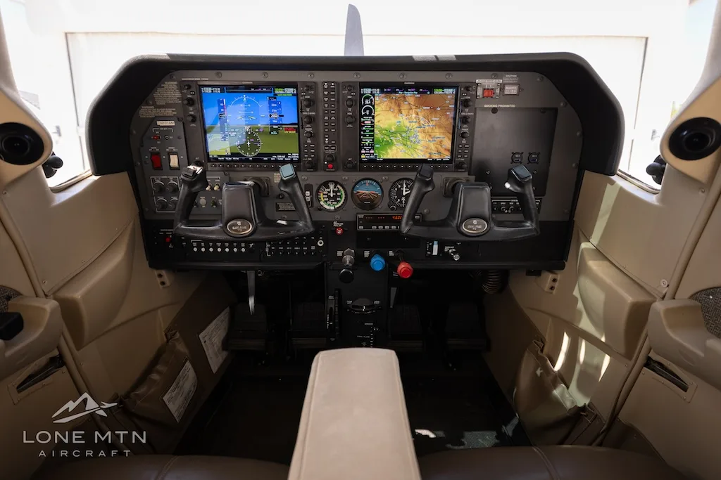 Cockpit and instrument panel of a 2005 Cessna 182T.