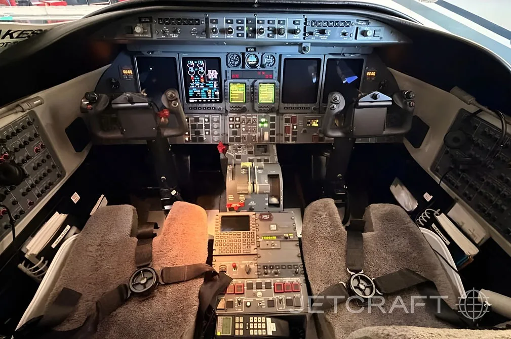 Cockpit and instrument panel of a 2008 Learjet 40XR.