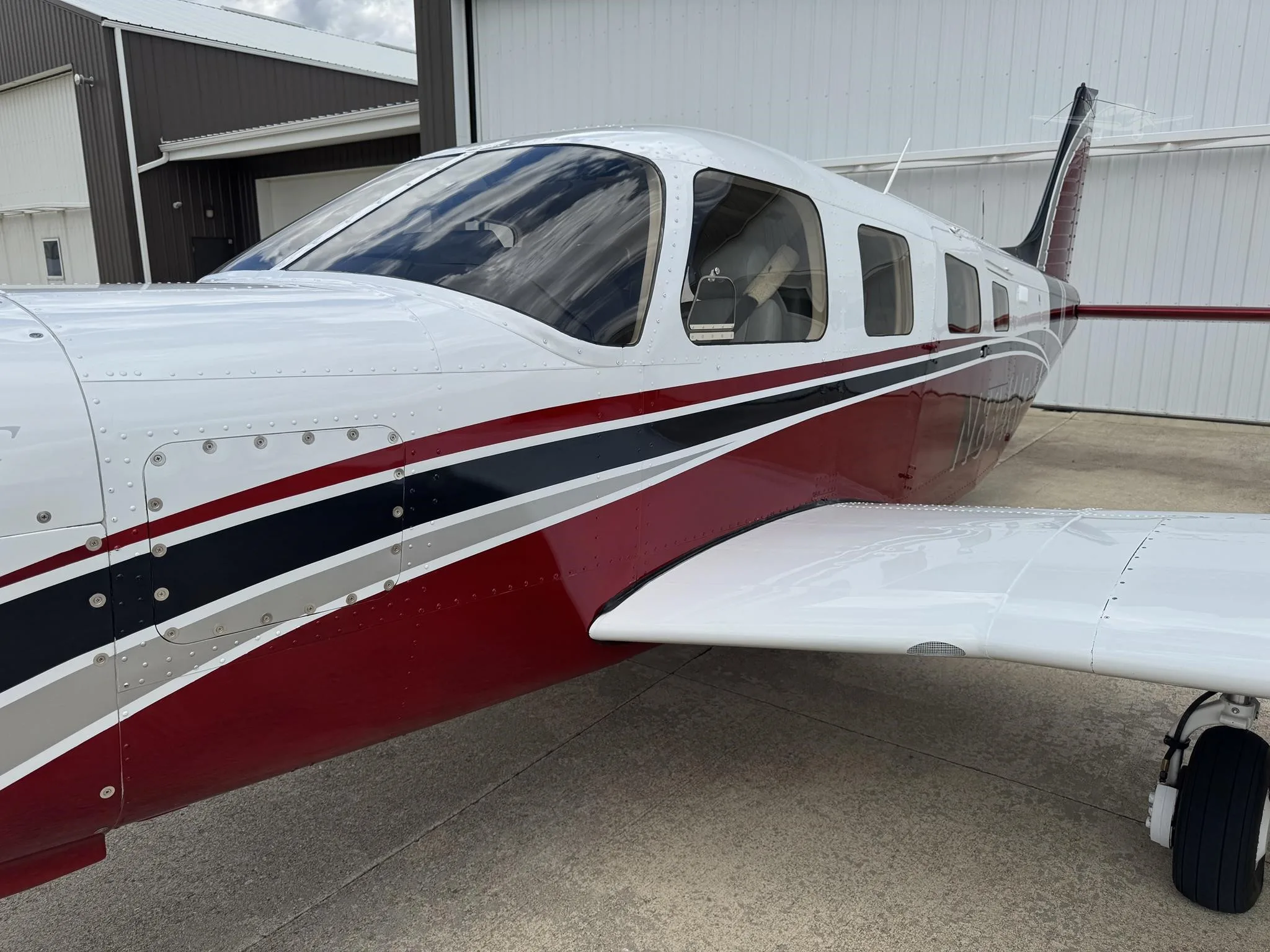 Exterior view of a 2006 PIPER SARATOGA II TC, N834HP.