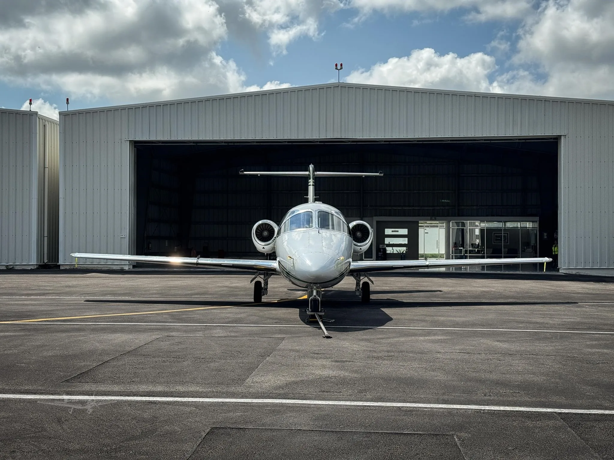 Exterior view of a 2008 HAWKER 400XP, XB-YCC.