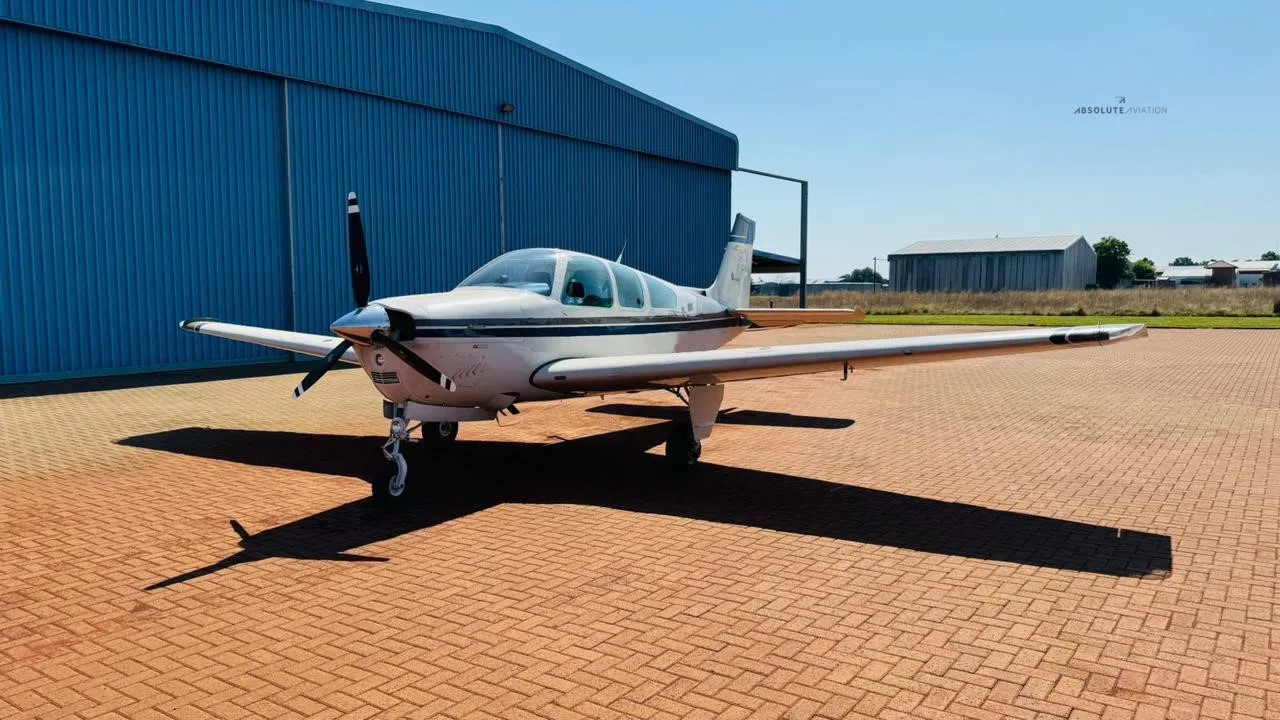 Exterior view of a 1989 BEECHCRAFT F33A BONANZA.