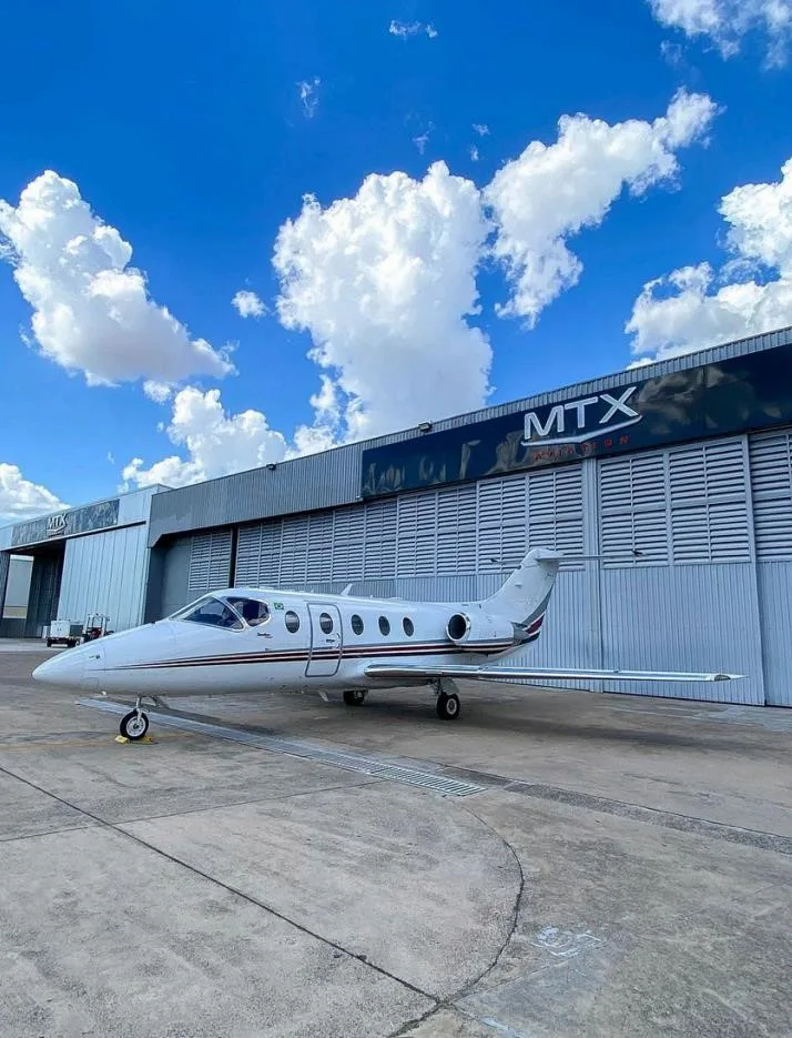 Exterior view of a 2005 HAWKER 400XP.