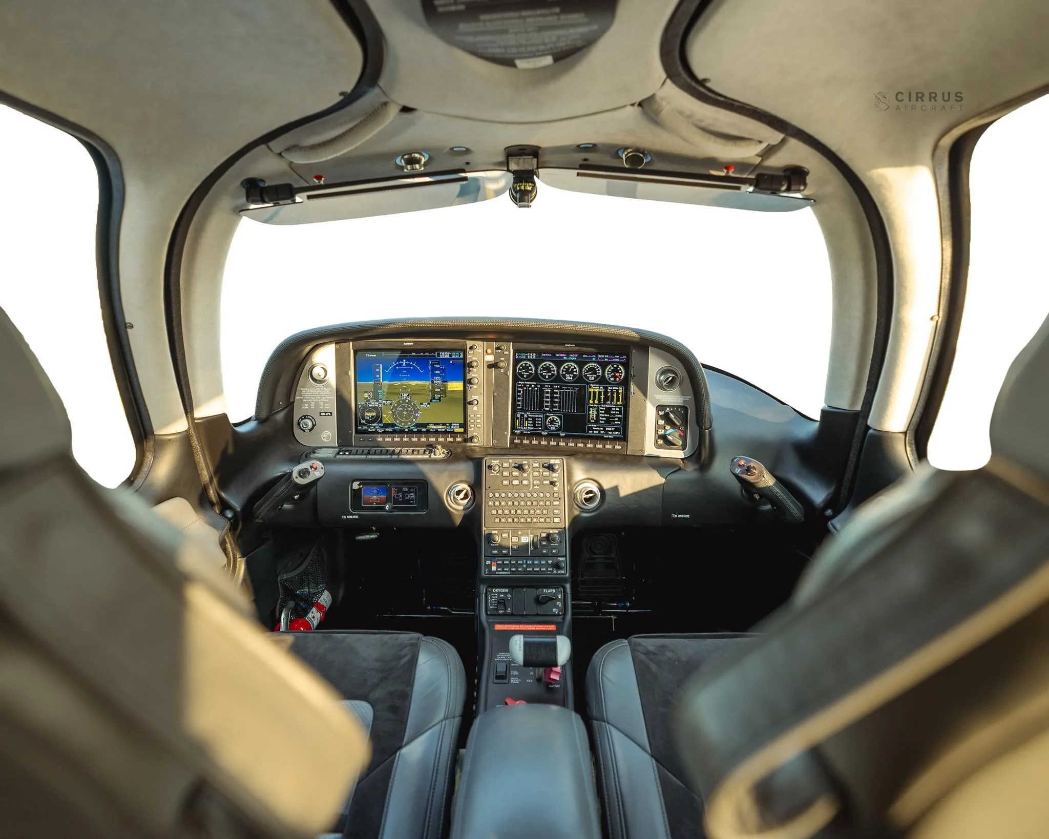 Cockpit and instrument panel of a 2022 CIRRUS SR22-G6 TURBO.