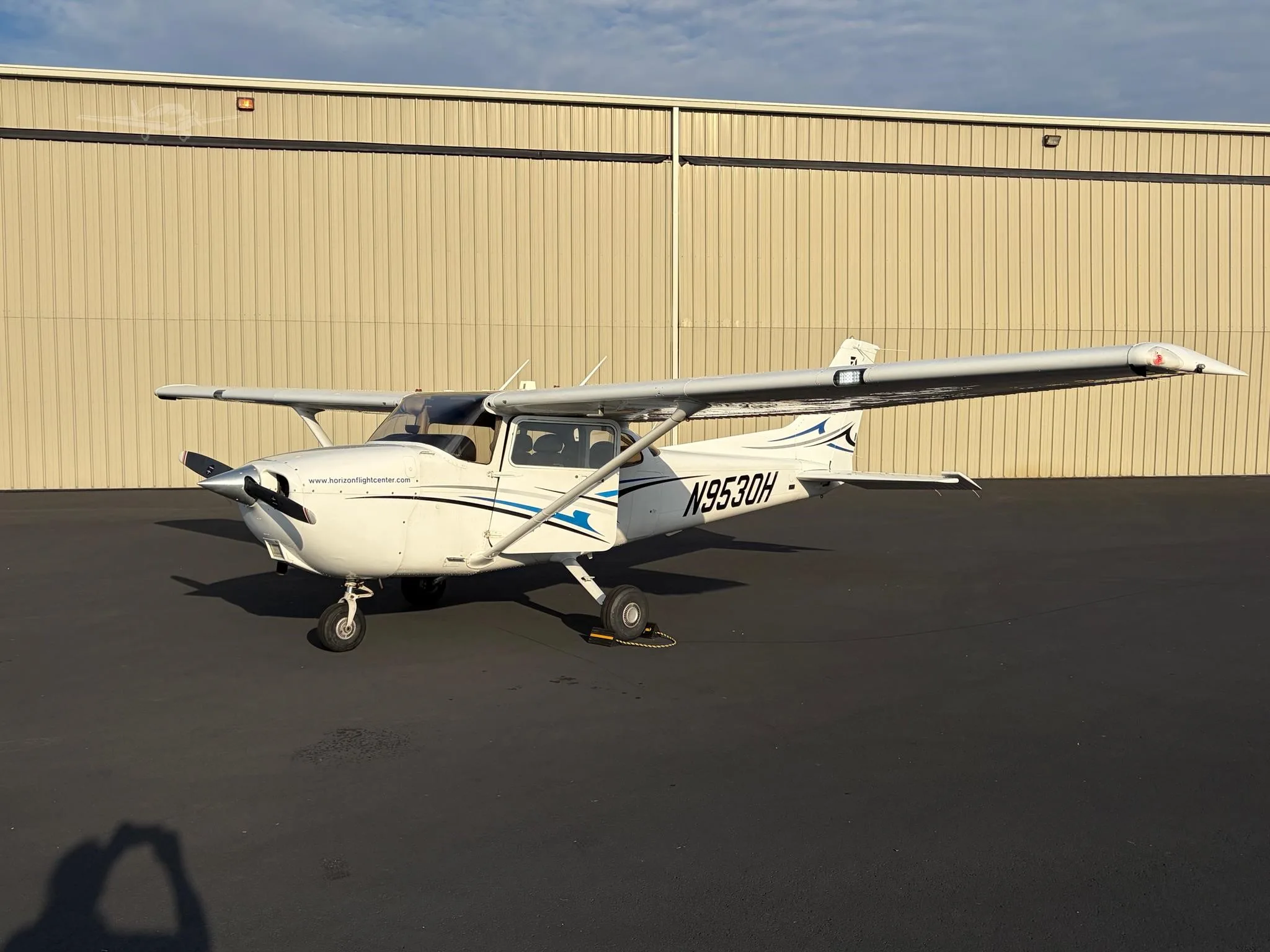 Exterior view of a 2013 CESSNA 172S SKYHAWK SP, N9530H.