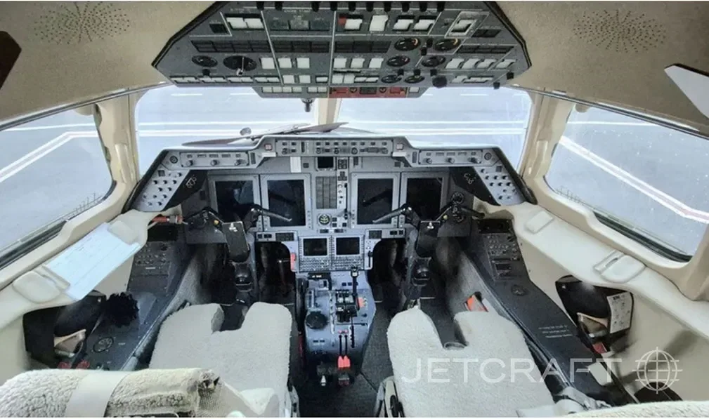 Cockpit and instrument panel of a 2005 Hawker 800XP.