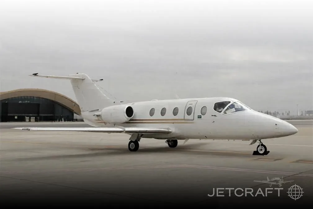 Cockpit and instrument panel of a 2009 HAWKER 400XP.