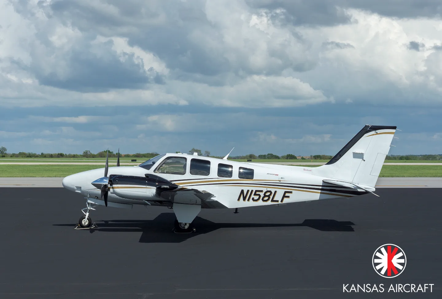 Exterior view of a 2014 Beechcraft G58 Baron, N158LF.