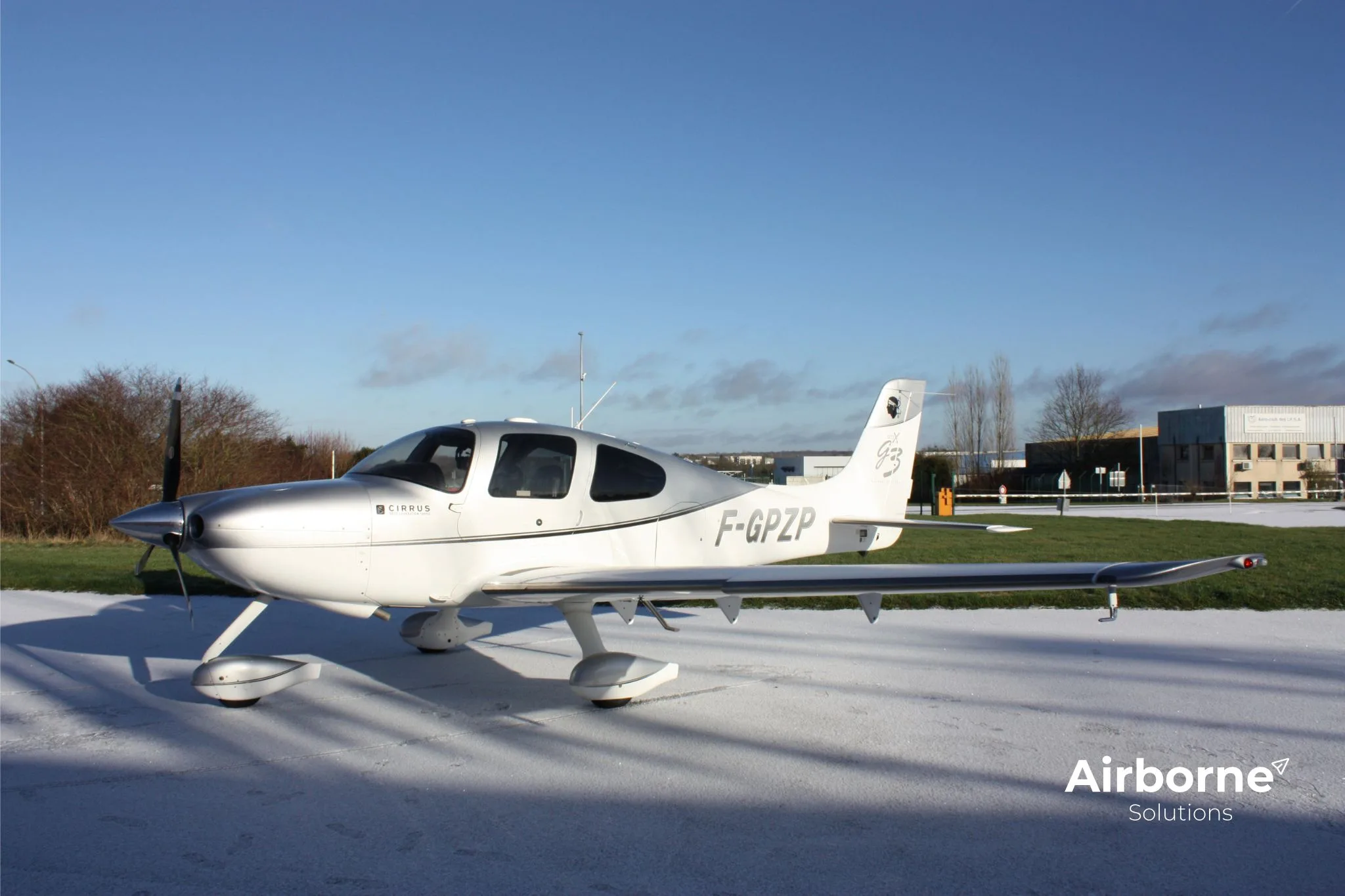 Exterior view of a 2007 Cirrus SR22 G3 GTSx.