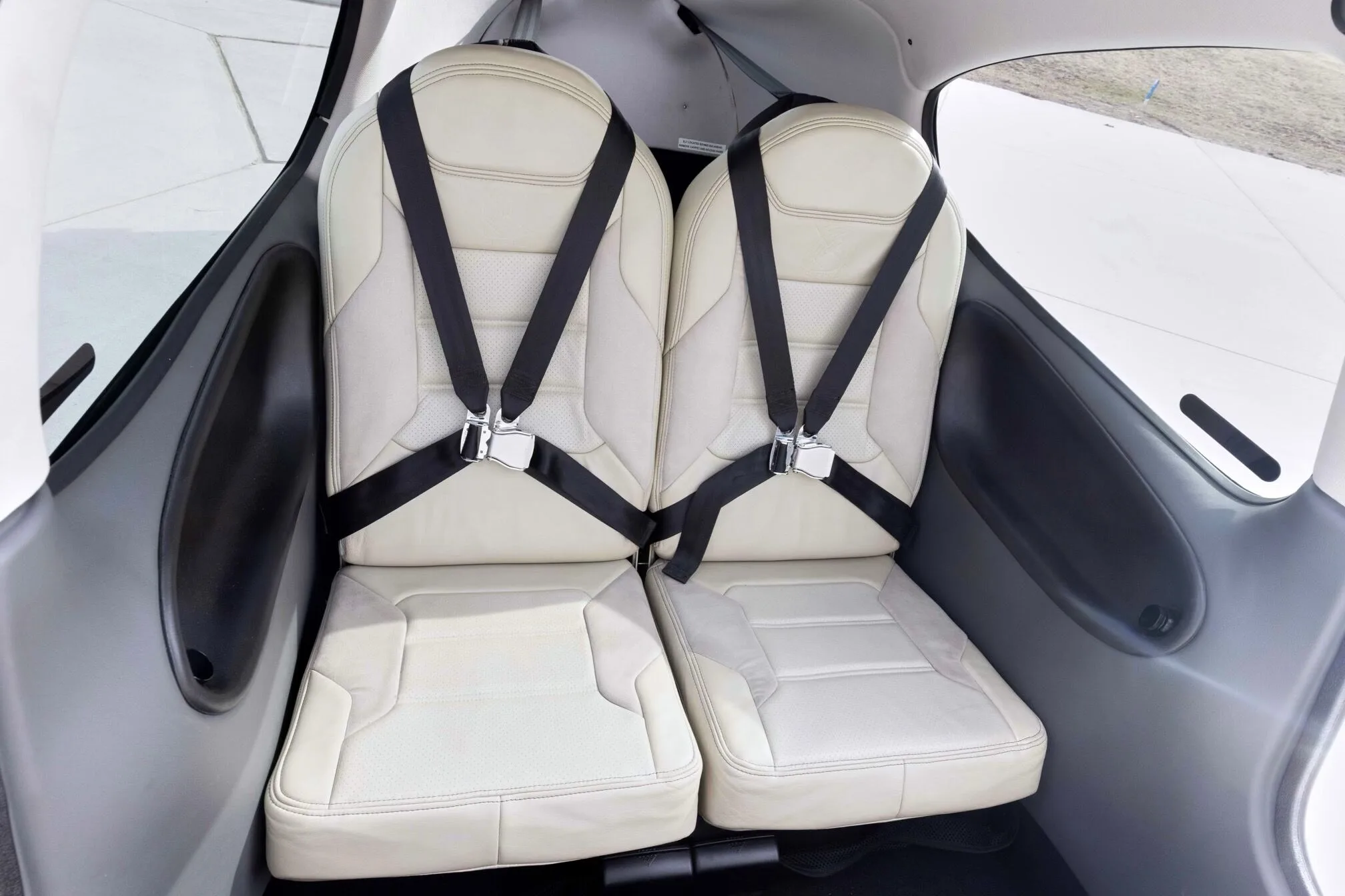 Cabin interior of a 2008 Cirrus SR22-G3 Turbo GTS.