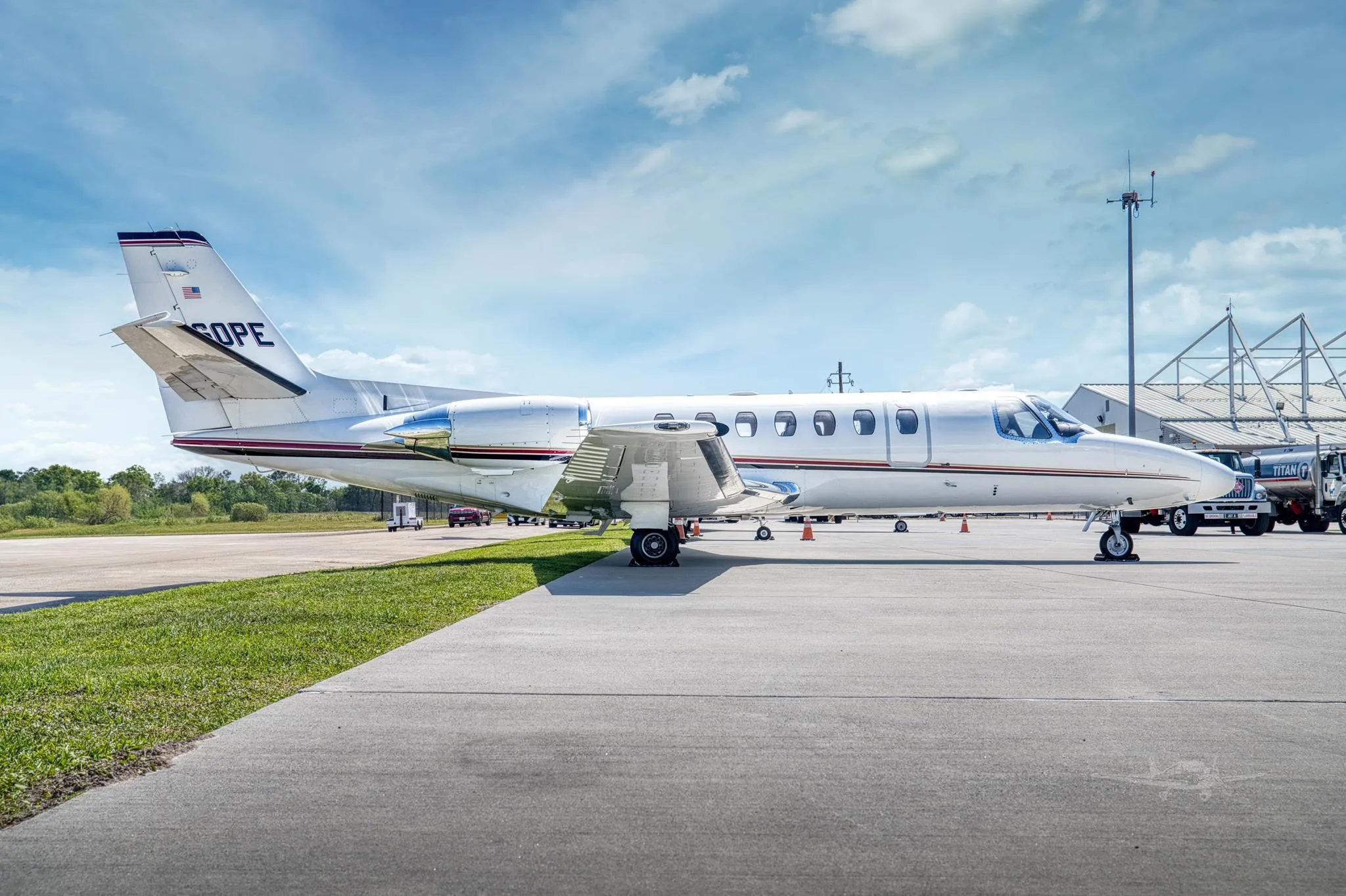 Exterior view of a 1996 CESSNA CITATION V ULTRA, N560PE.