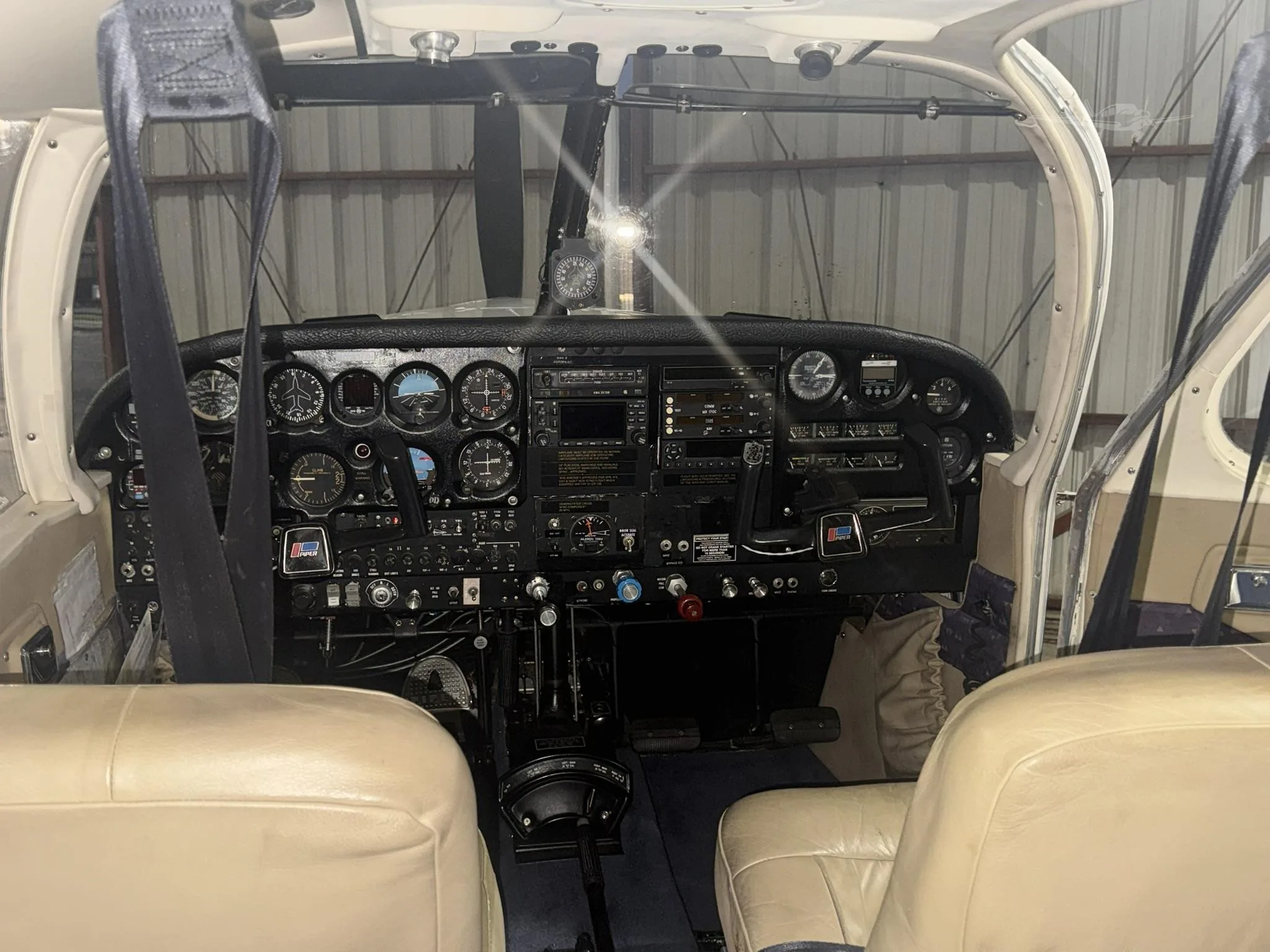 Cockpit and instrument panel of a 1968 PIPER CHEROKEE 6/300.
