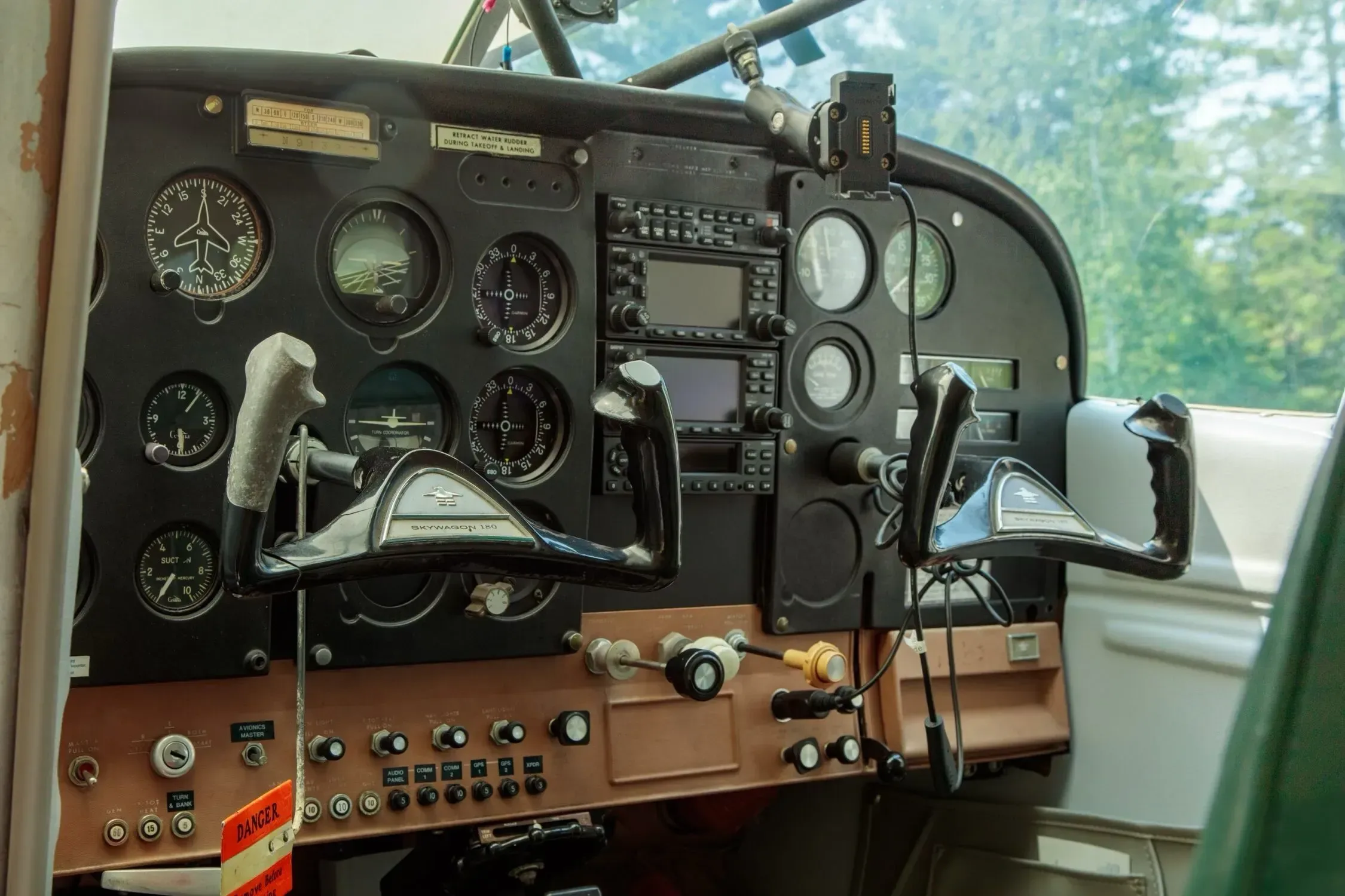 Avionics suite of a 1969 Cessna 180H.