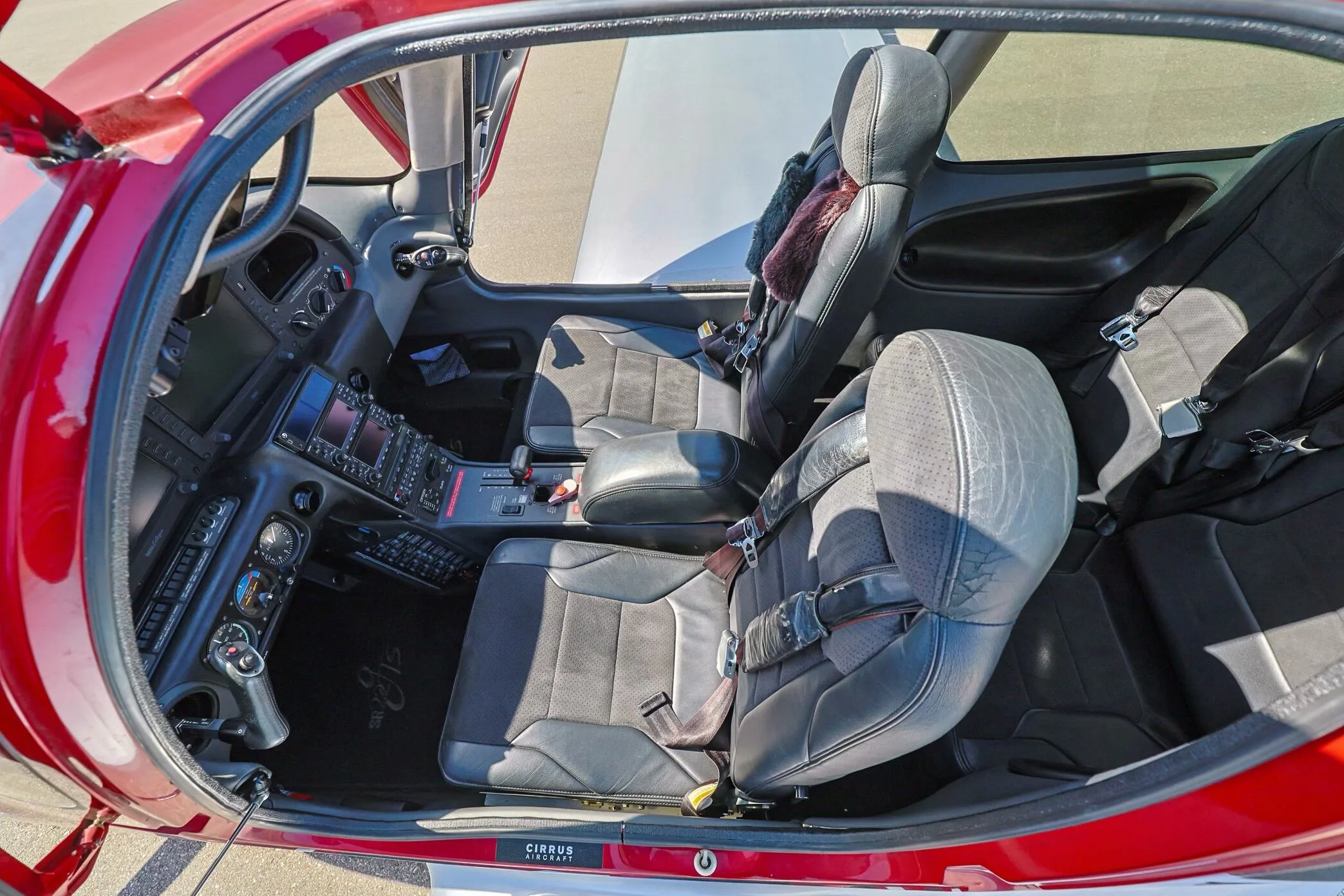 Exterior view of a 2007 Cirrus SR22-G3 Turbo GTS, N762CR.