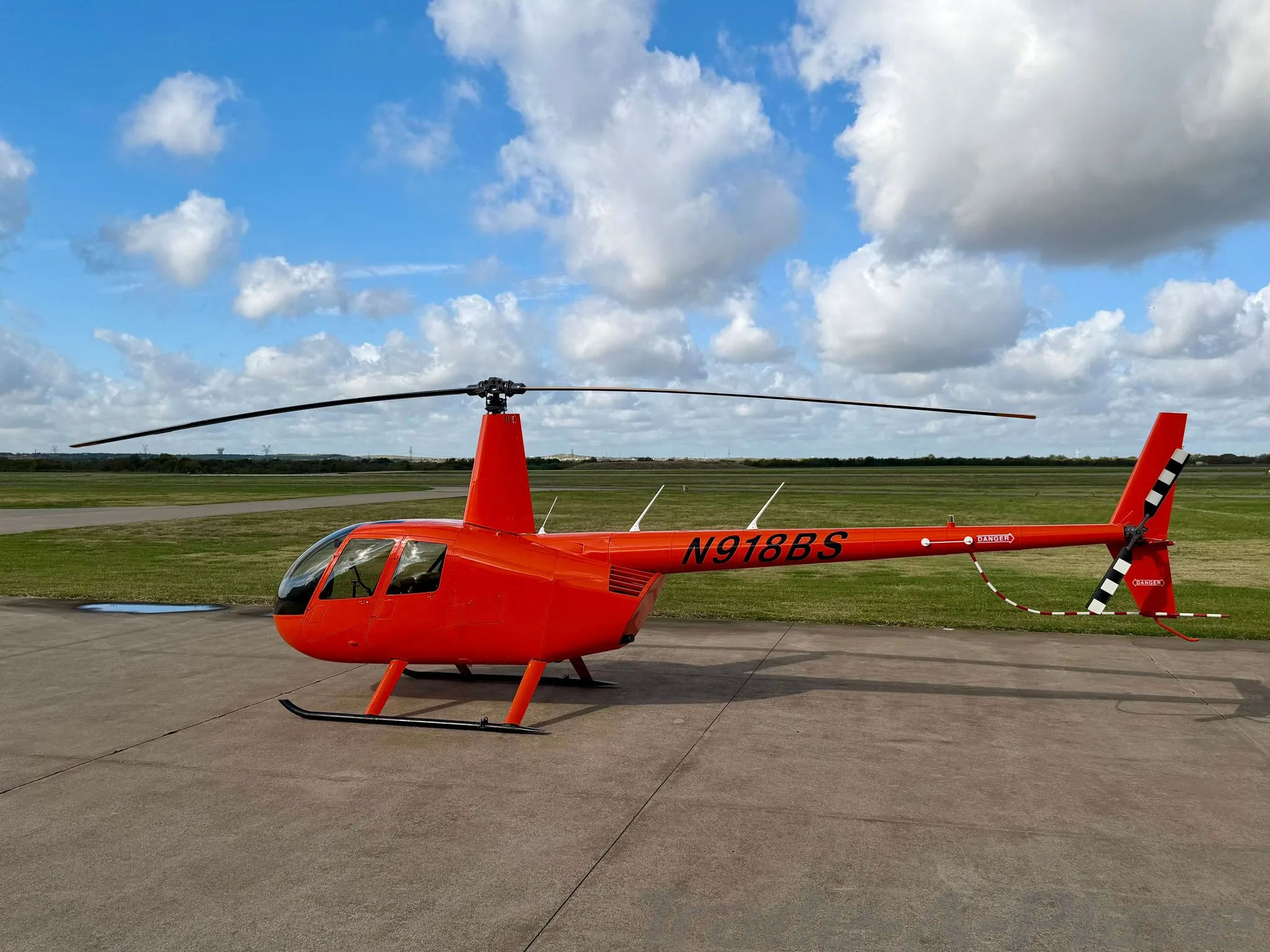 Exterior view of a 2015 ROBINSON R44 RAVEN II, N918BS.