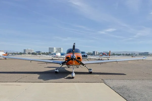 Exterior view of a 2023 Cirrus SR20, N880GM.