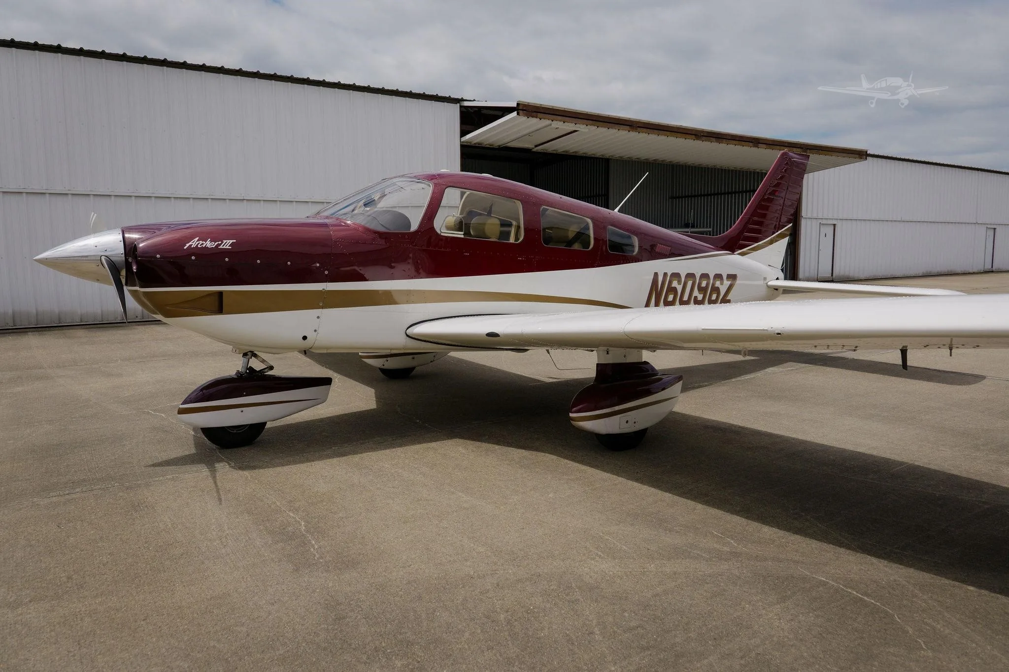 Exterior view of a 2010 PIPER ARCHER III, N6096Z.