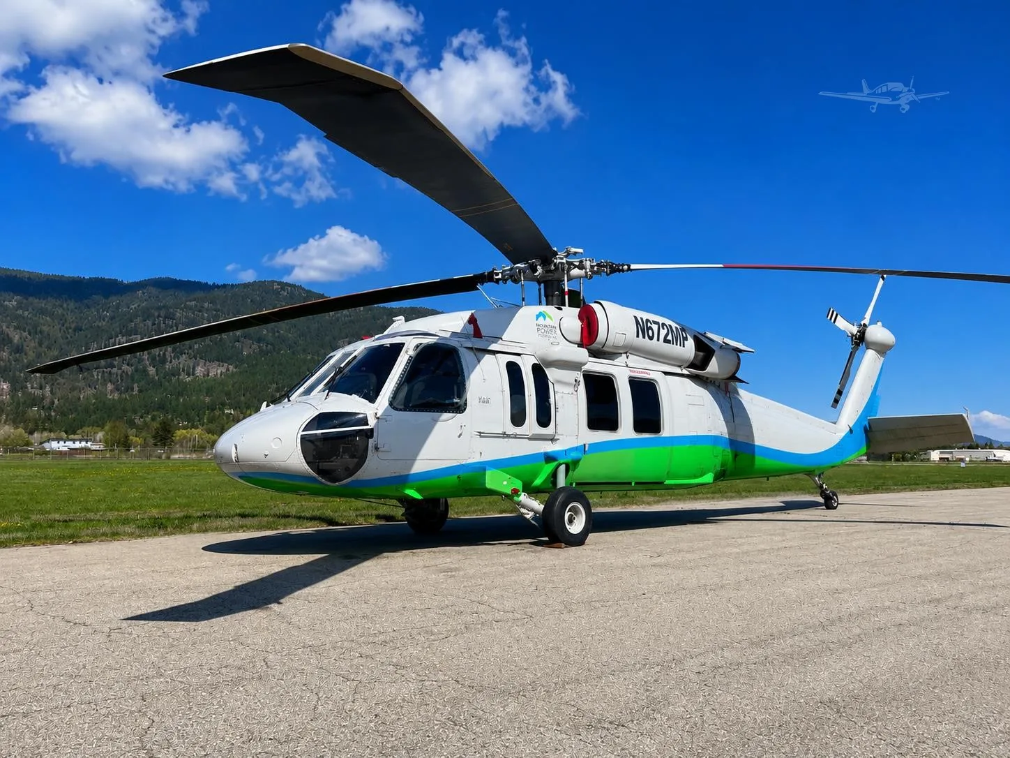 Exterior view of a 1987 SIKORSKY UH-60A BLACK HAWK.